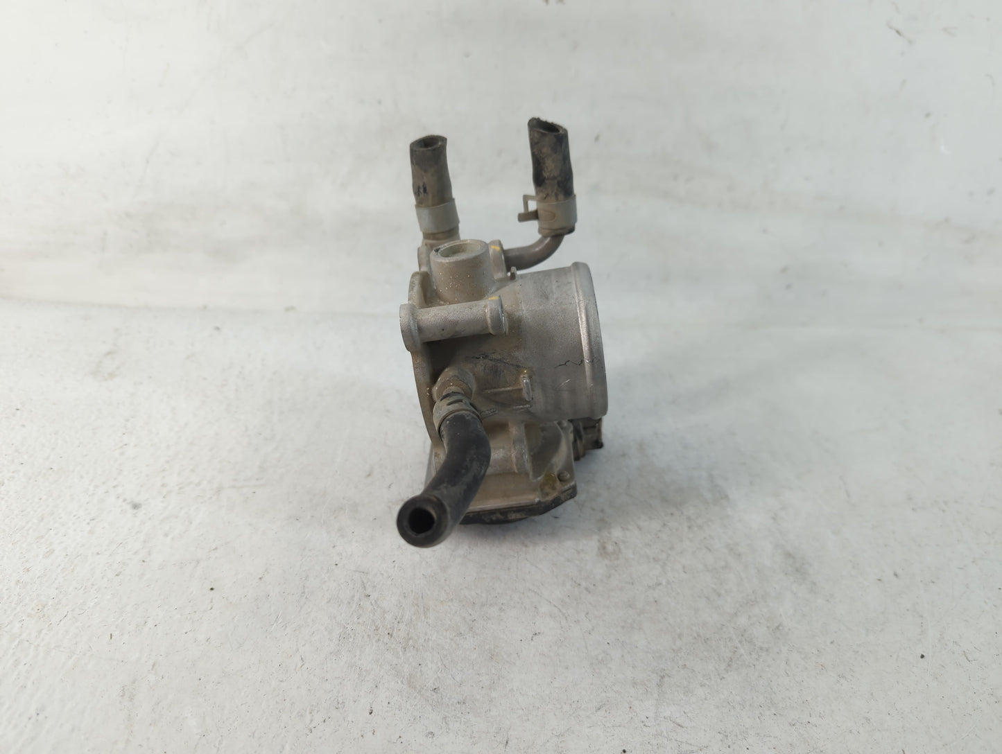 2012-2019 Hyundai Accent Throttle Body P/N:35100-2B300 Fits Fits 2012 2013 2014 2015 2016 2017 2018 2019 OEM Used Auto Parts