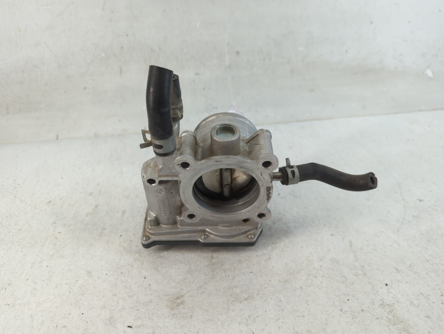 2012-2019 Hyundai Accent Throttle Body P/N:35100-2B300 Fits Fits 2012 2013 2014 2015 2016 2017 2018 2019 OEM Used Auto Parts