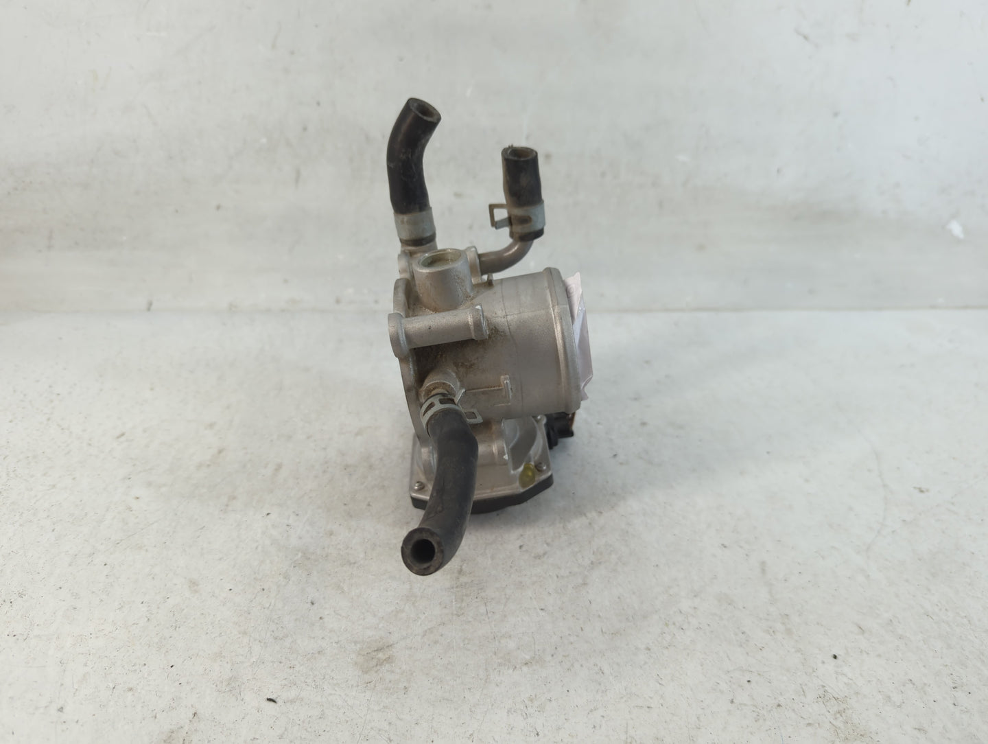 2012-2019 Hyundai Accent Throttle Body P/N:35100-2B300 Fits Fits 2012 2013 2014 2015 2016 2017 2018 2019 OEM Used Auto Parts