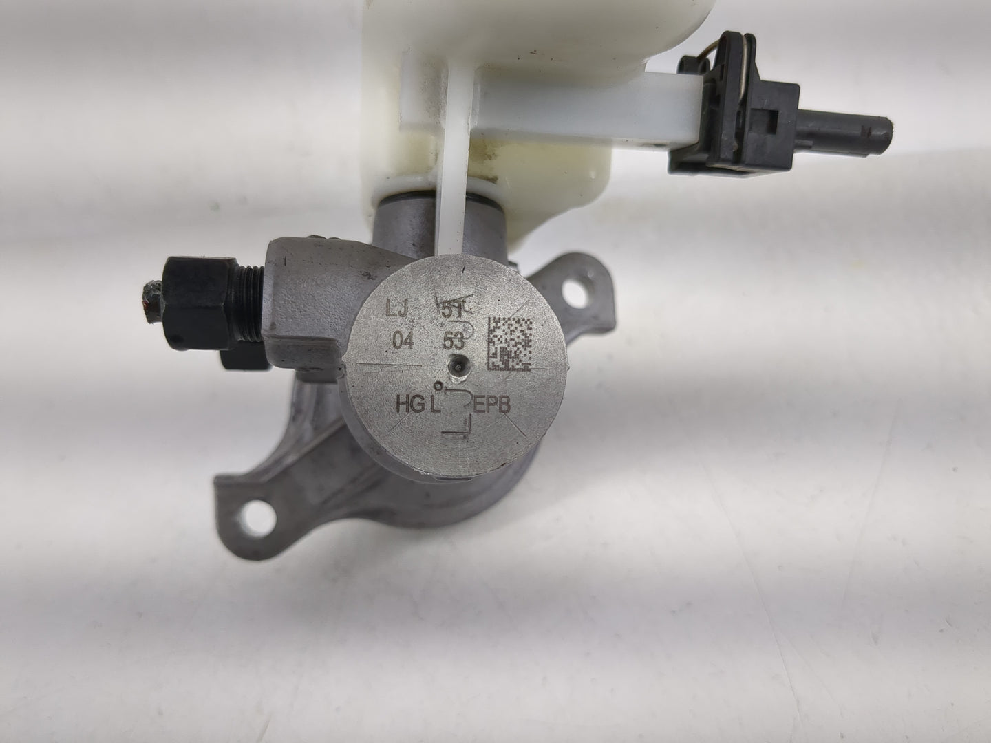 2012-2017 Hyundai Azera Brake Master Cylinder - Oemusedautoparts1.com