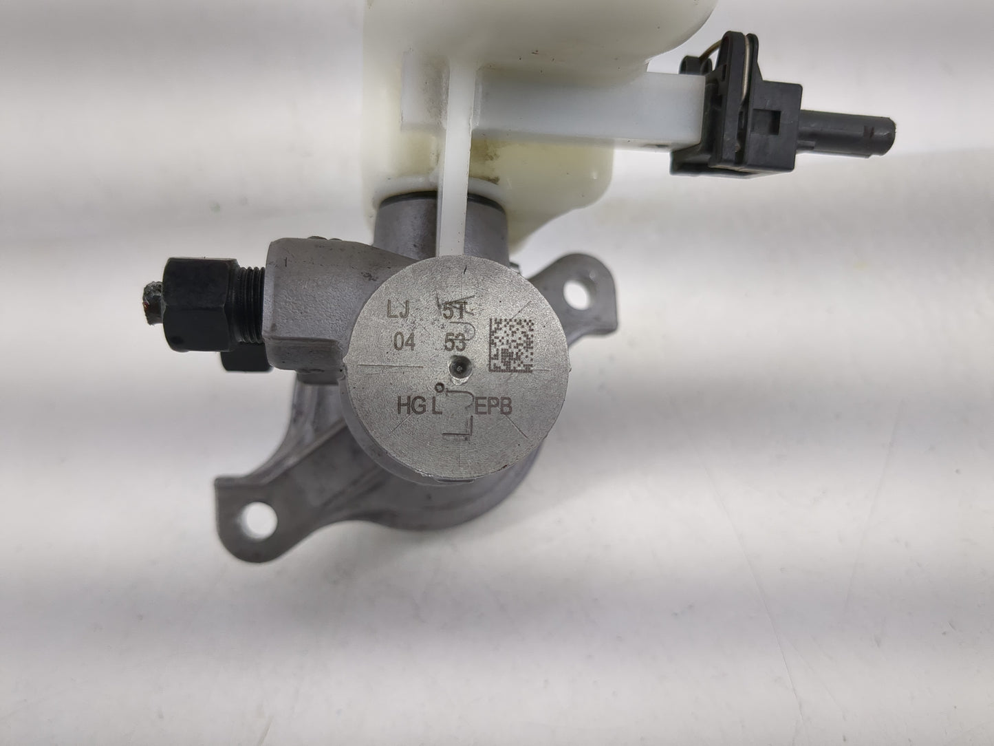 2012-2017 Hyundai Azera Brake Master Cylinder - Oemusedautoparts1.com
