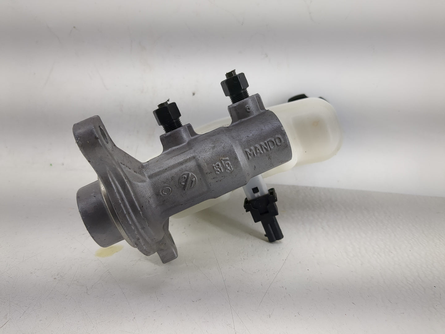 2012-2017 Hyundai Azera Brake Master Cylinder - Oemusedautoparts1.com