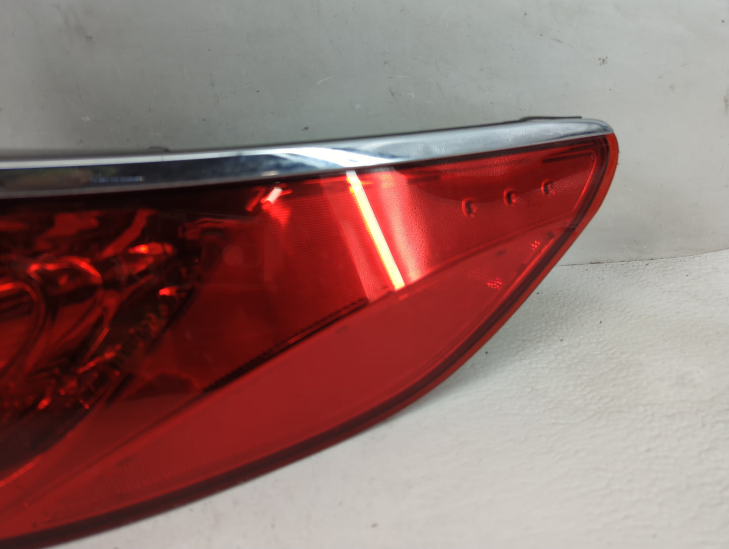 2012-2017 Hyundai Azera Tail Light Assembly Passenger Right OEM P/N:92404-3V0 Fits Fits 2012 2013 2014 2015 2016 2017 OEM Us