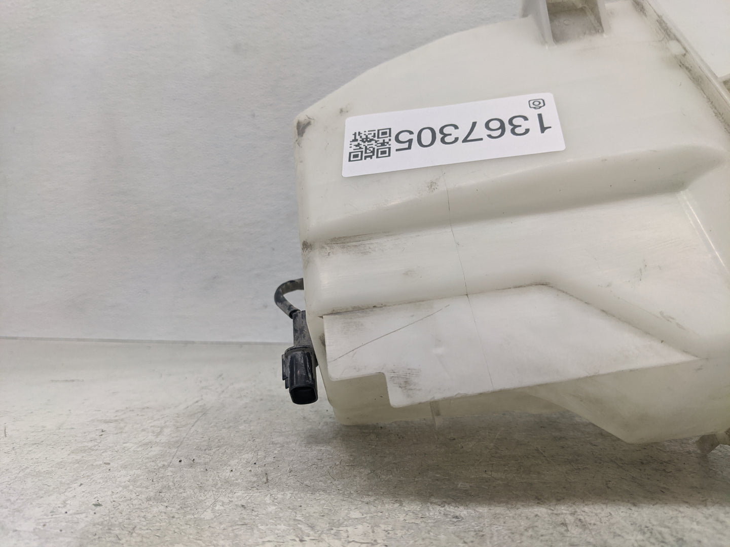 2012-2017 Hyundai Azera Windshield Washer Fluid Reservoir Bottle Oem - Oemusedautoparts1.com