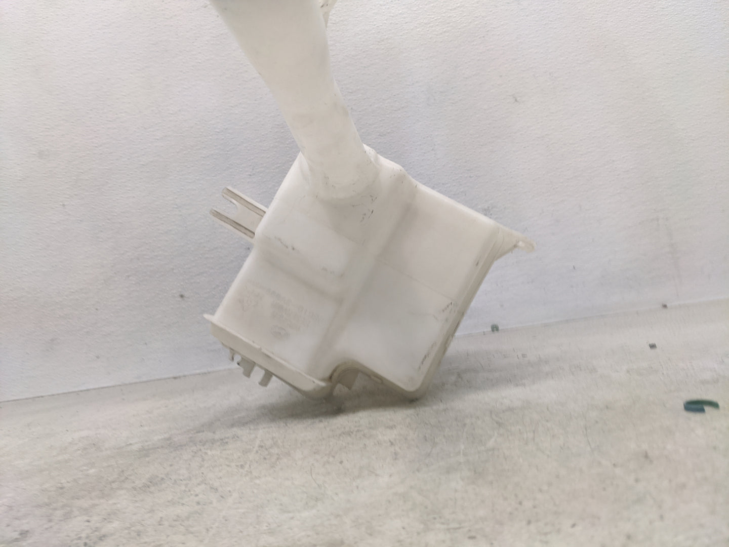 2012-2017 Hyundai Azera Windshield Washer Fluid Reservoir Bottle Oem - Oemusedautoparts1.com