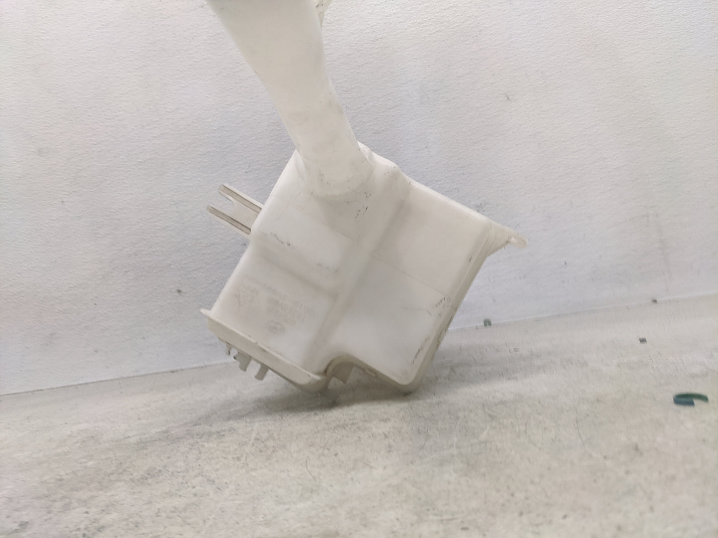 2012-2017 Hyundai Azera Windshield Washer Fluid Reservoir Bottle Oem - Oemusedautoparts1.com