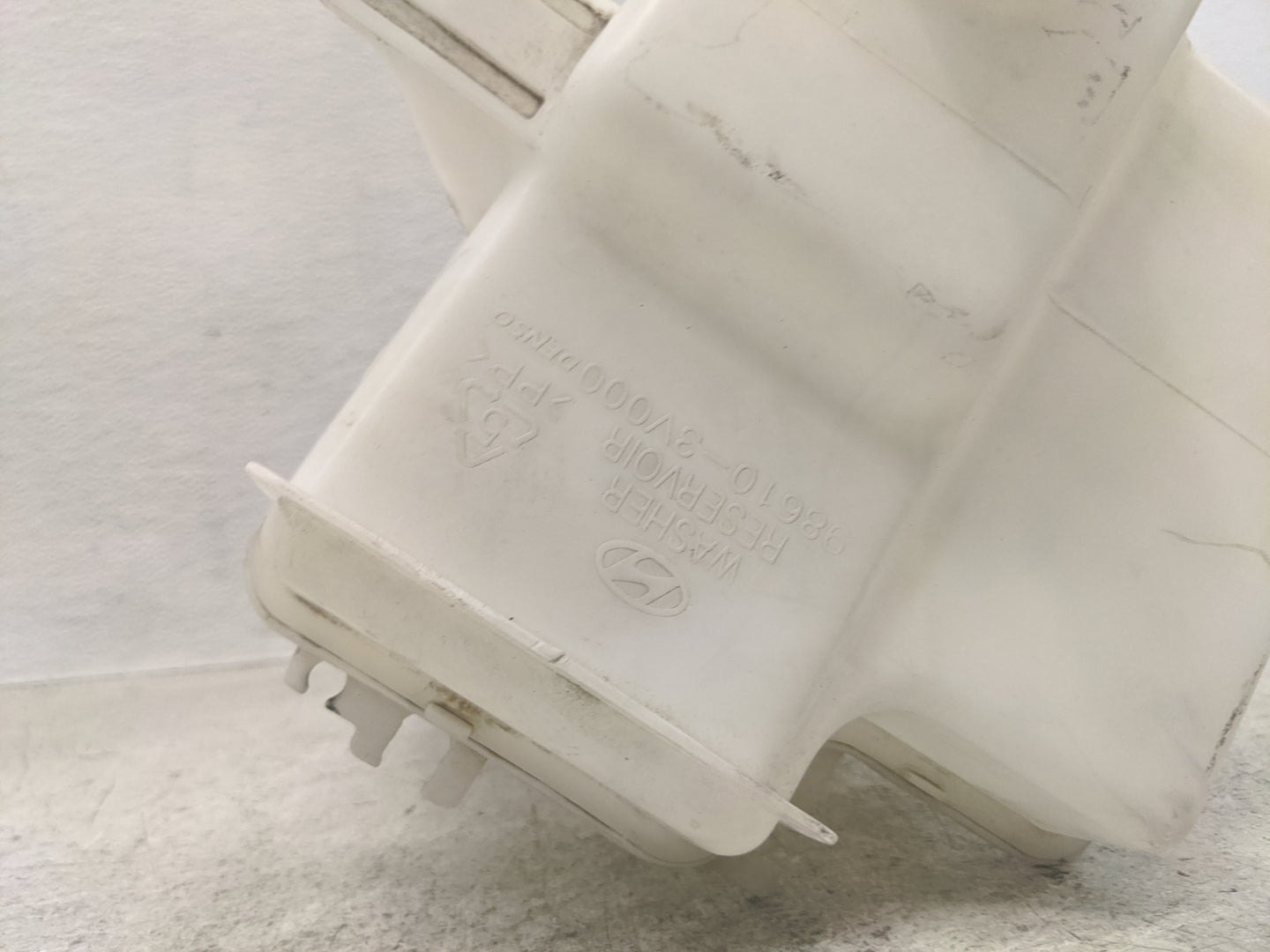 2012-2017 Hyundai Azera Windshield Washer Fluid Reservoir Bottle Oem - Oemusedautoparts1.com