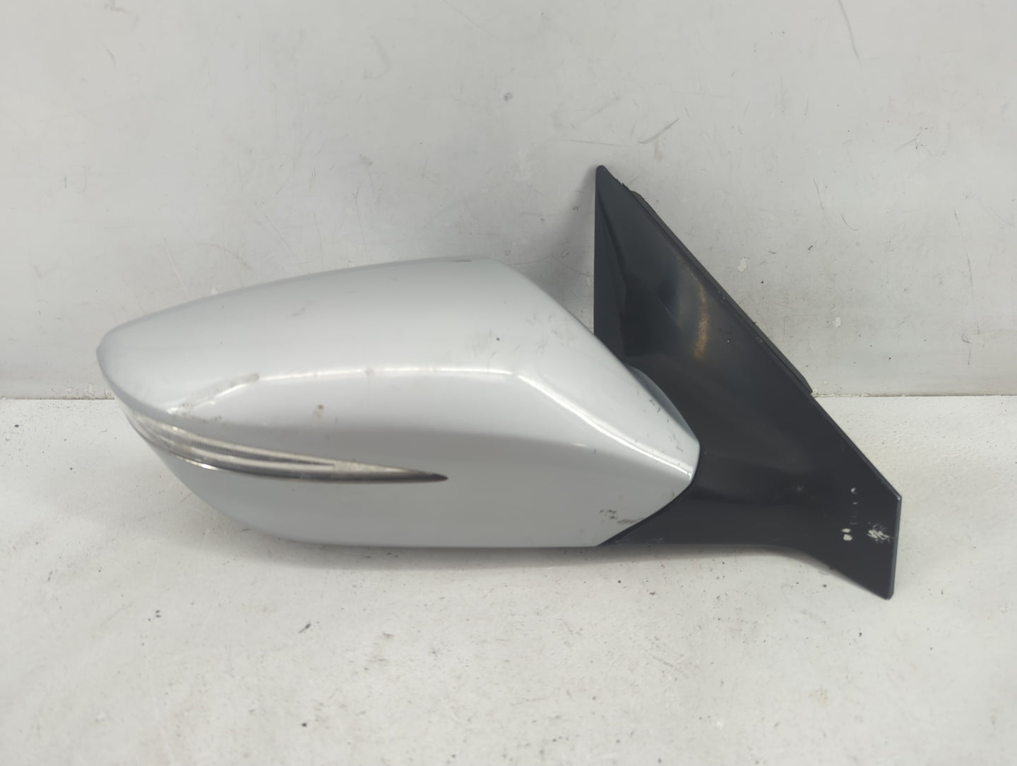 2015-2017 Hyundai Azera Passenger Side View Mirror - Right Door Mirror OEM Used - Oemusedautoparts1.com