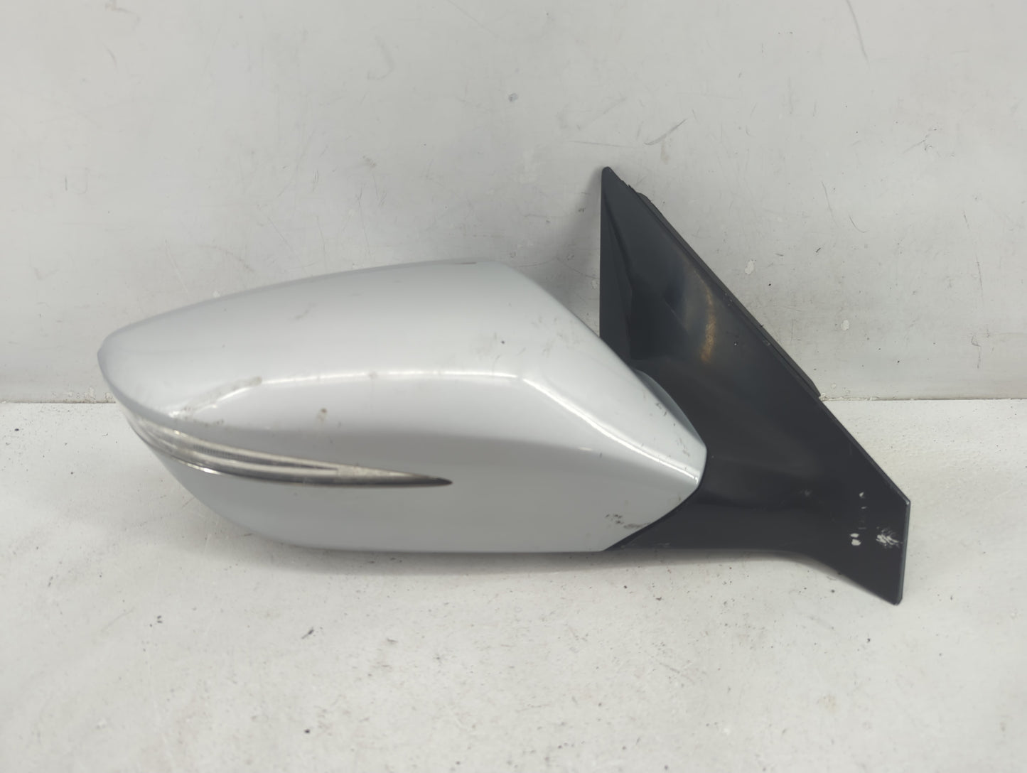 2015-2017 Hyundai Azera Passenger Side View Mirror - Right Door Mirror OEM Used - Oemusedautoparts1.com