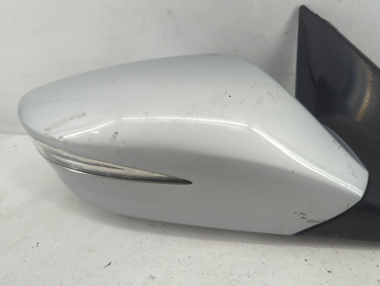2015-2017 Hyundai Azera Passenger Side View Mirror - Right Door Mirror OEM Used - Oemusedautoparts1.com