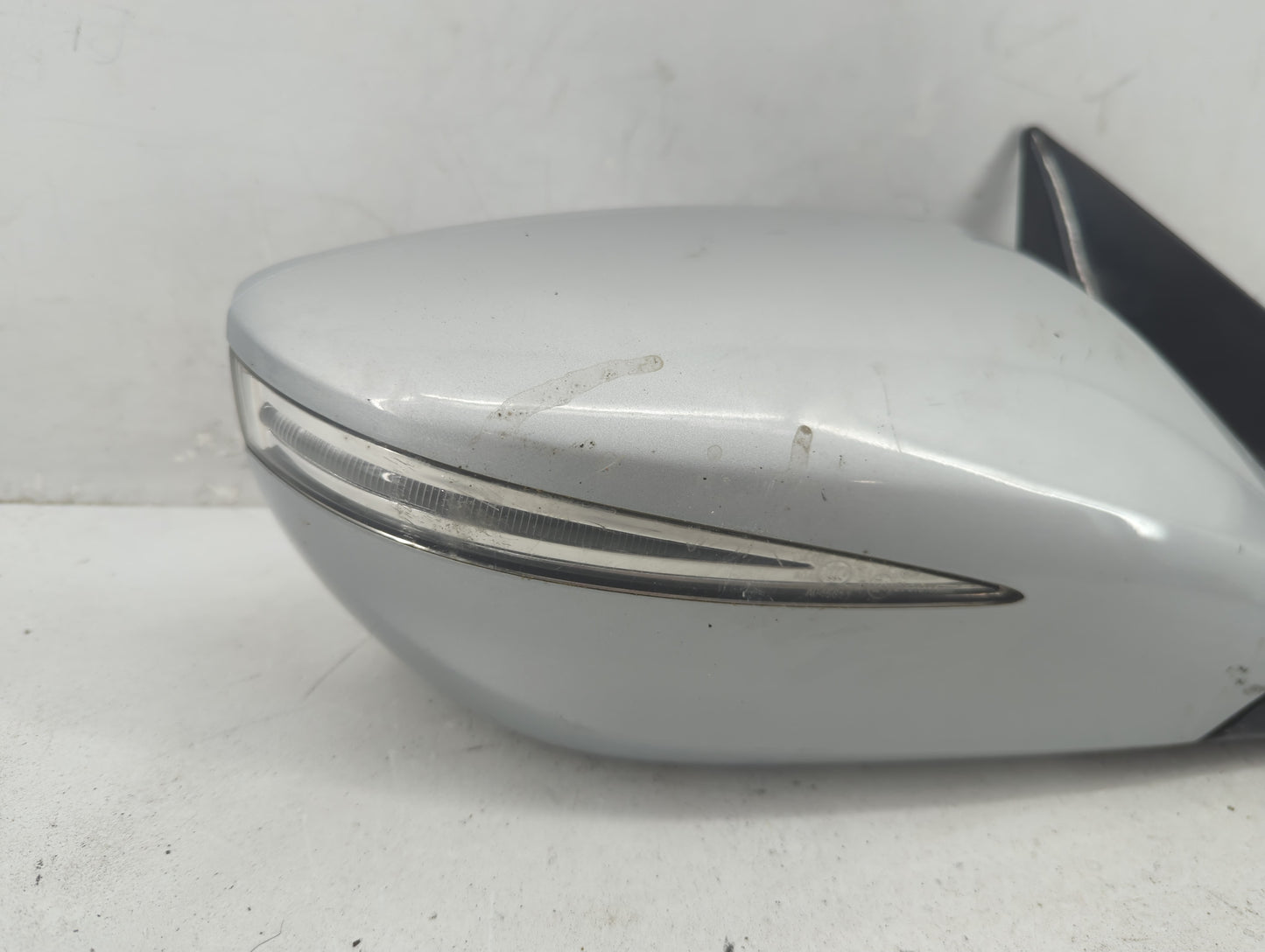 2015-2017 Hyundai Azera Passenger Side View Mirror - Right Door Mirror OEM Used - Oemusedautoparts1.com