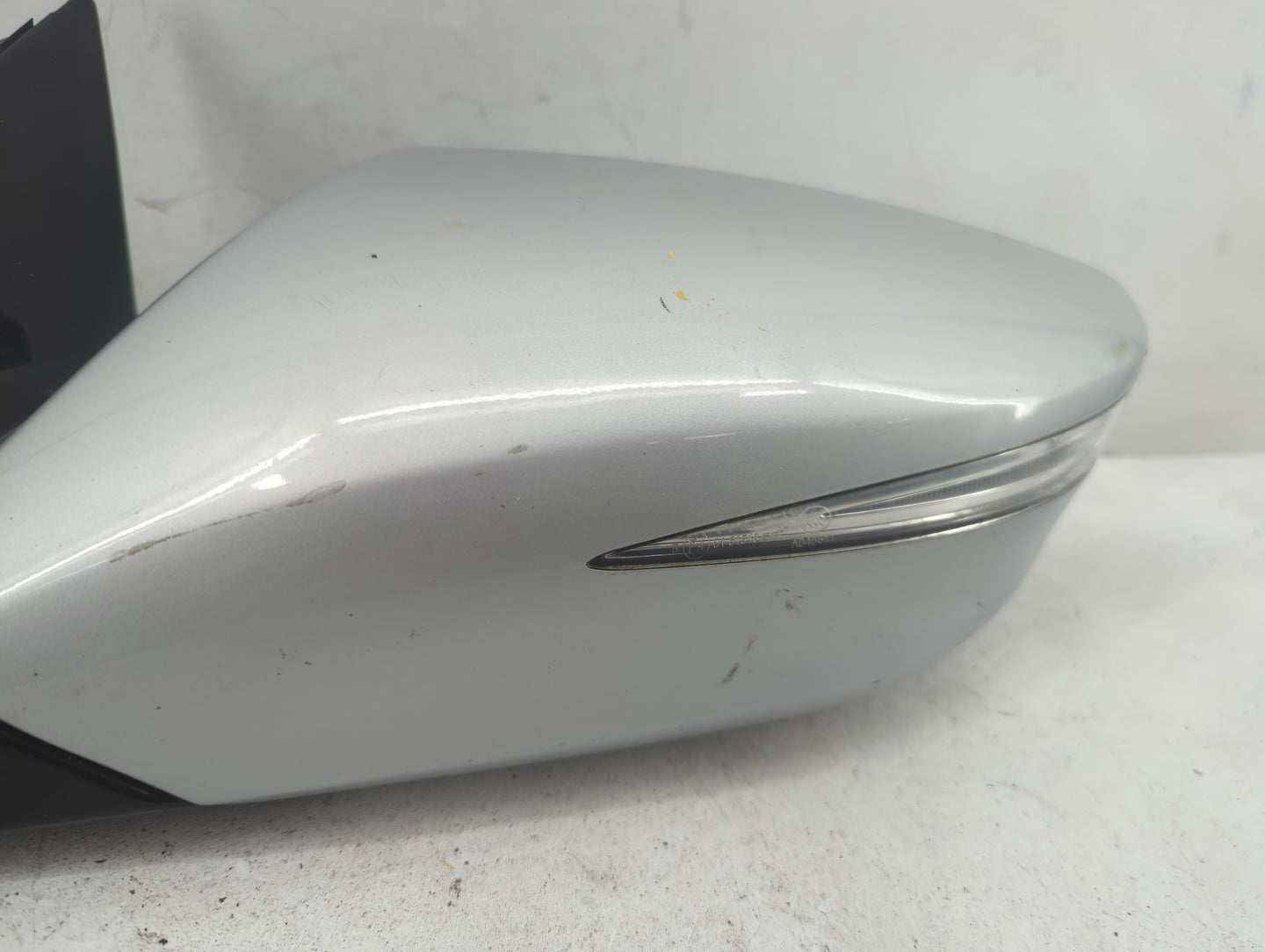 2015-2017 Hyundai Azera Driver Side View Mirror - Left Door Mirror OEM Used - Oemusedautoparts1.com