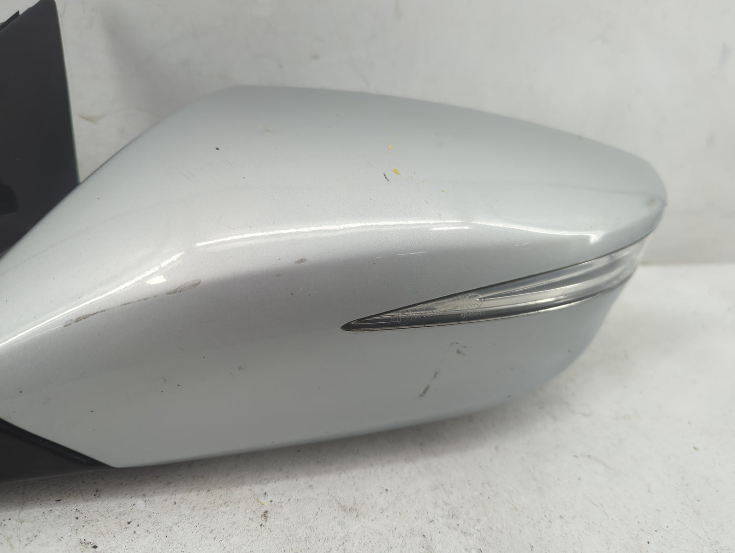 2015-2017 Hyundai Azera Driver Side View Mirror - Left Door Mirror OEM Used - Oemusedautoparts1.com