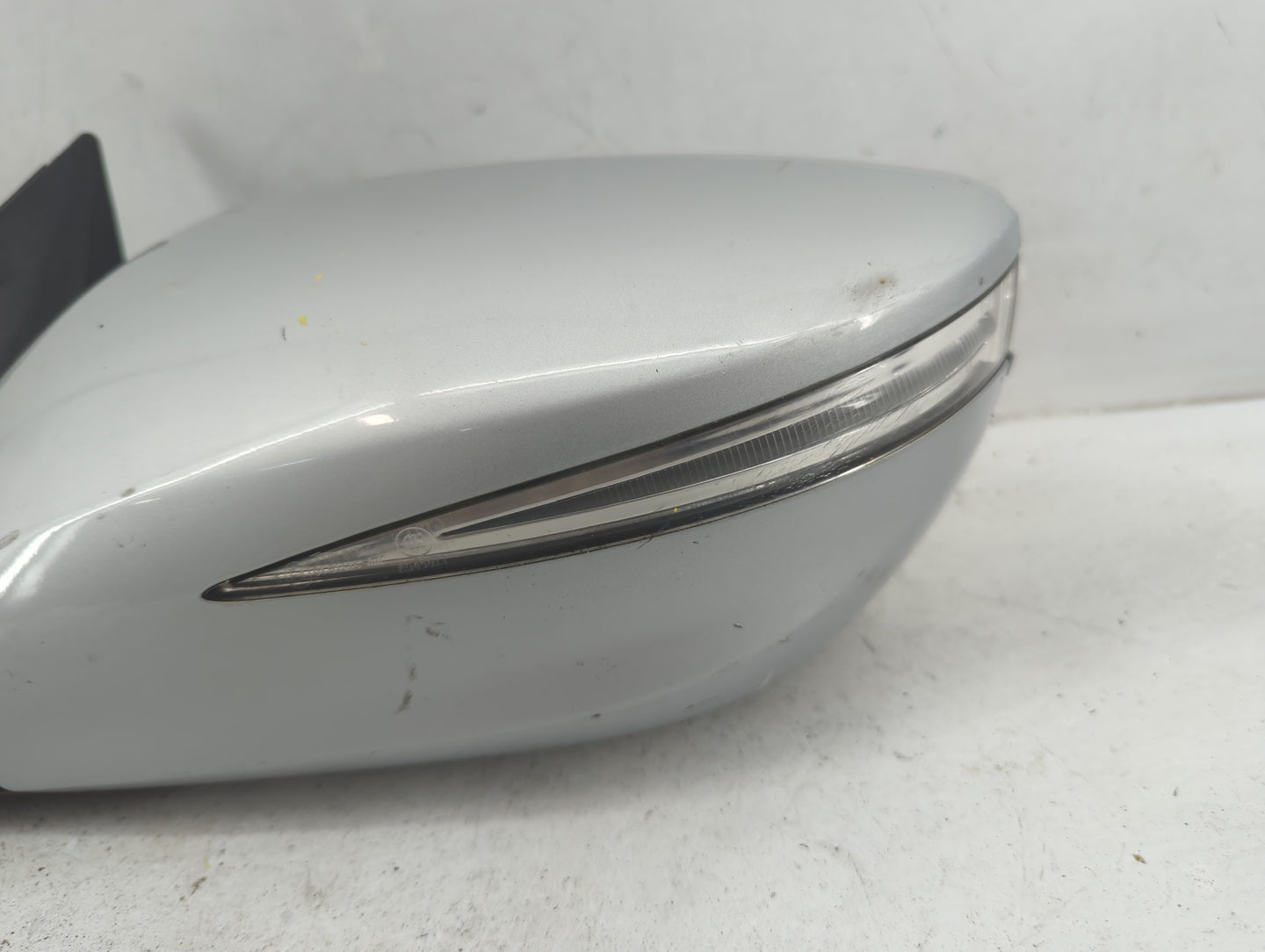 2015-2017 Hyundai Azera Driver Side View Mirror - Left Door Mirror OEM Used - Oemusedautoparts1.com