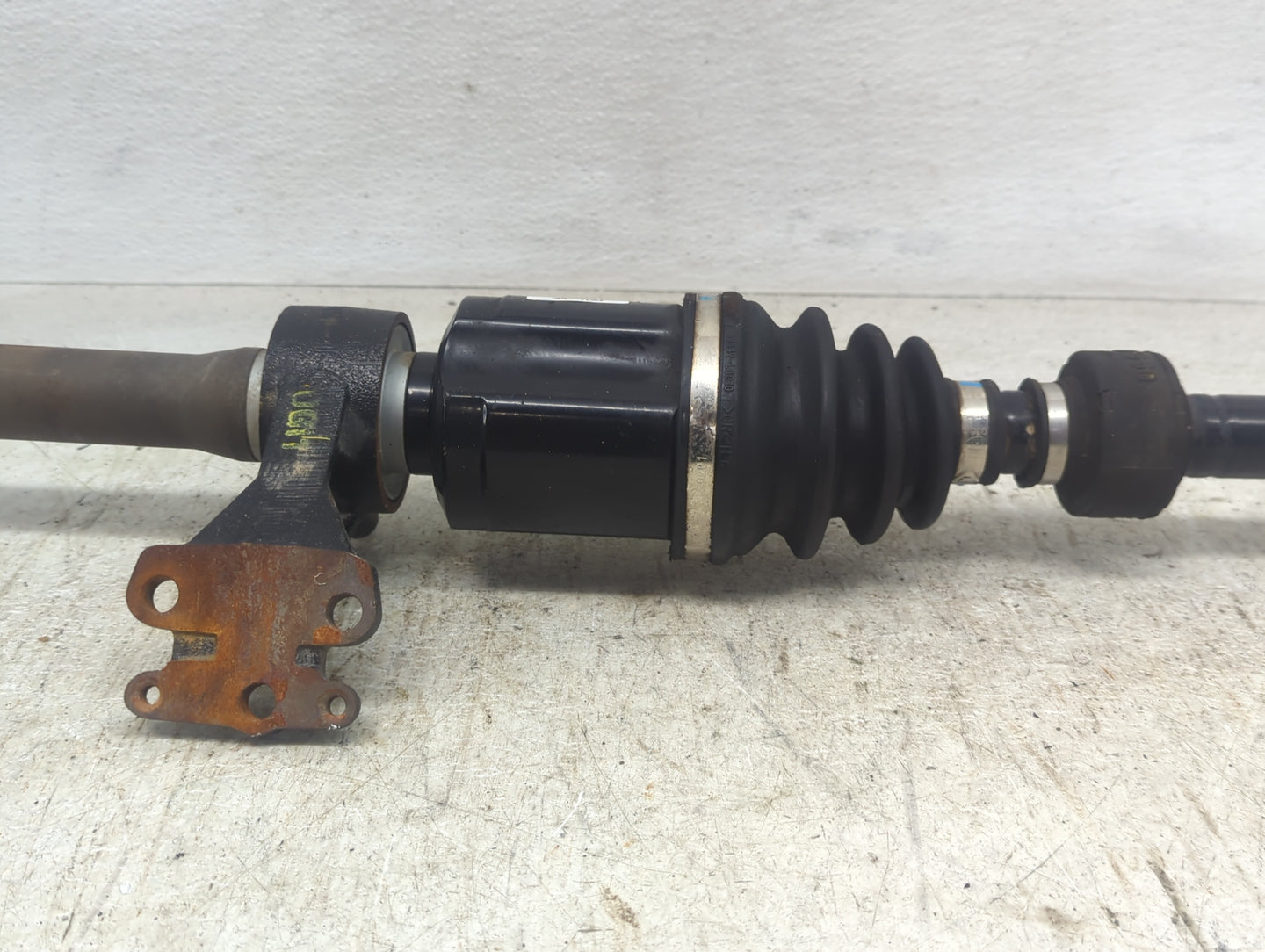 2013-2017 Hyundai Azera Axle Shaft Front Driver Cv C/v - Oemusedautoparts1.com