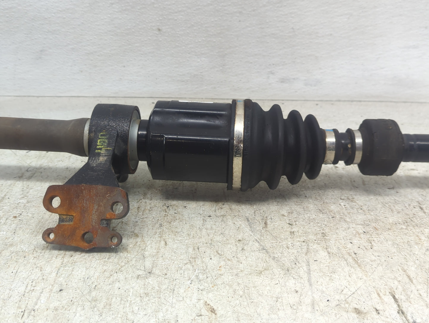 2013-2017 Hyundai Azera Axle Shaft Front Driver Cv C/v - Oemusedautoparts1.com