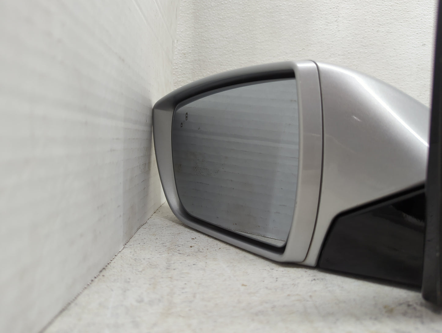 2015-2017 Hyundai Azera Driver Side View Mirror - Left Door Mirror OEM Used - Oemusedautoparts1.com