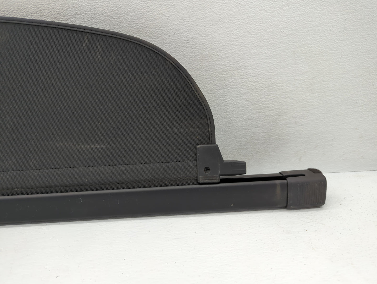 2017 Hyundai Elantra Rear Cargo Cover Storage Retractable Shade - Oemusedautoparts1.com