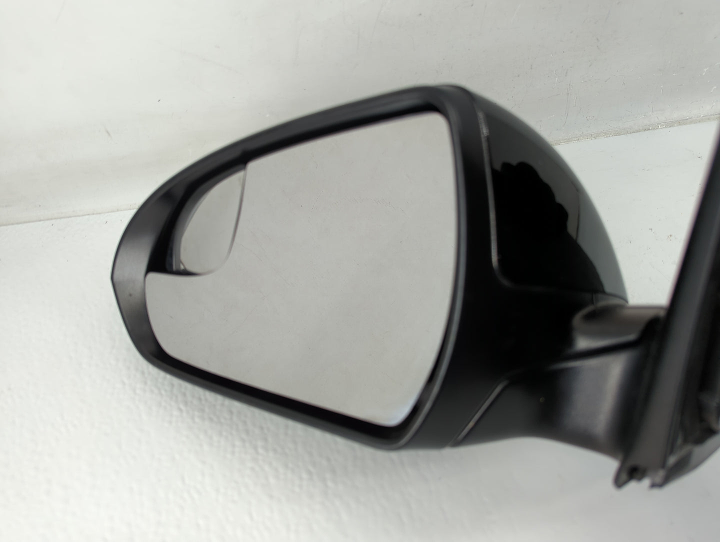 2017-2018 Hyundai Elantra Driver Side View Mirror - Left Door Mirror OEM Used - Oemusedautoparts1.com