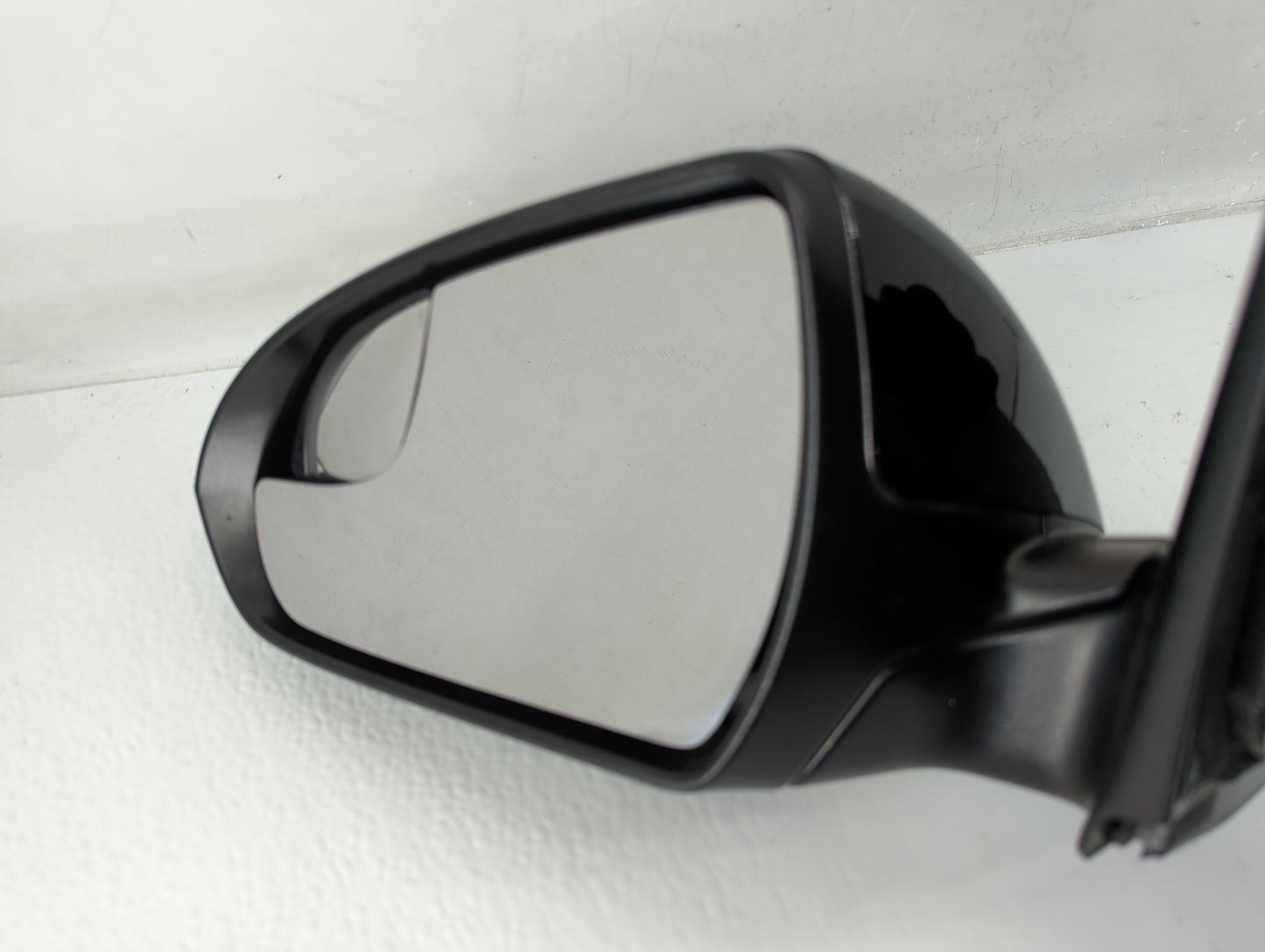 2017-2018 Hyundai Elantra Driver Side View Mirror - Left Door Mirror OEM Used - Oemusedautoparts1.com