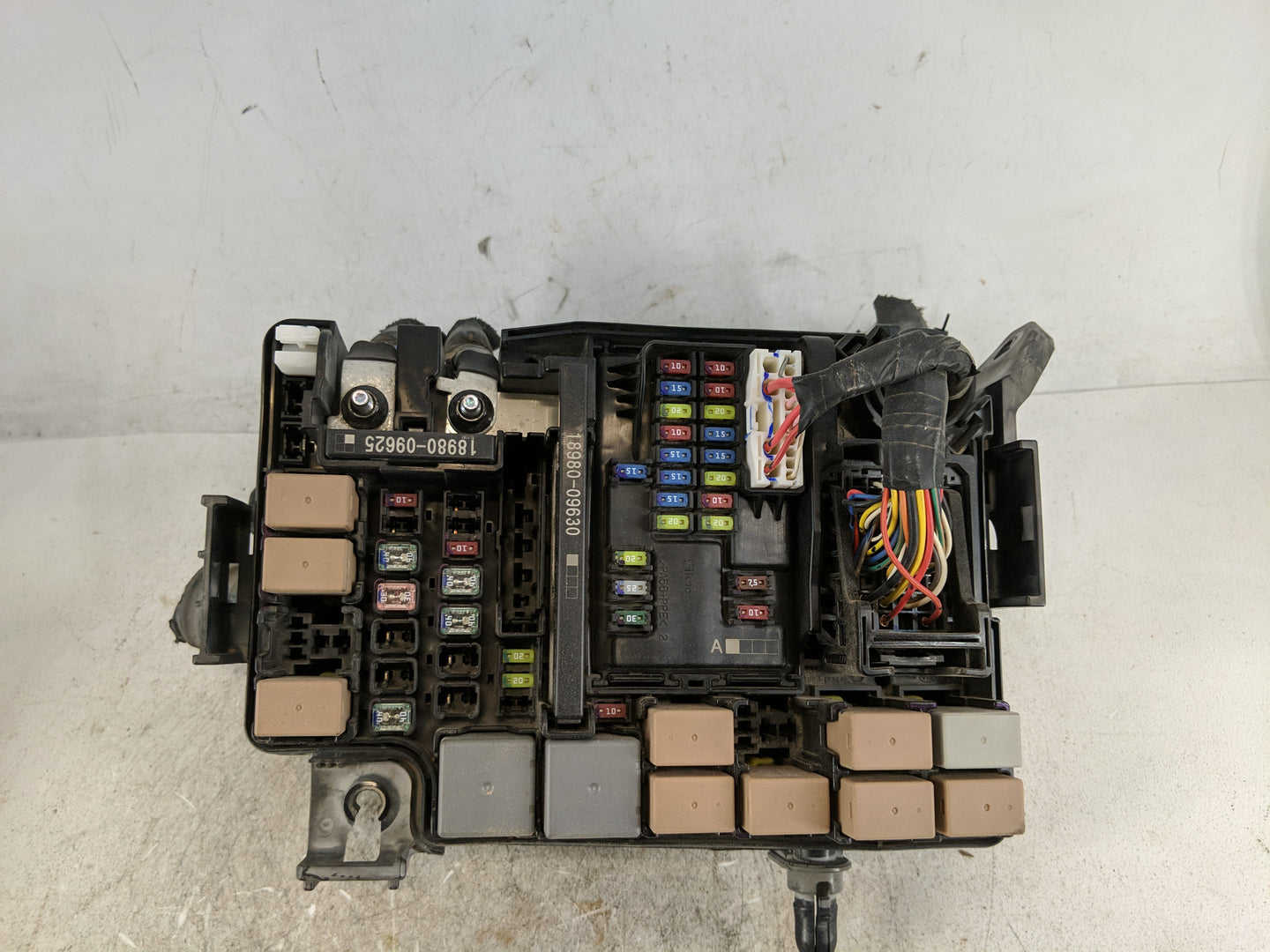 2017 Hyundai Elantra Fusebox Fuse Box Panel Relay Module Fits OEM Used Auto Parts - Oemusedautoparts1.com