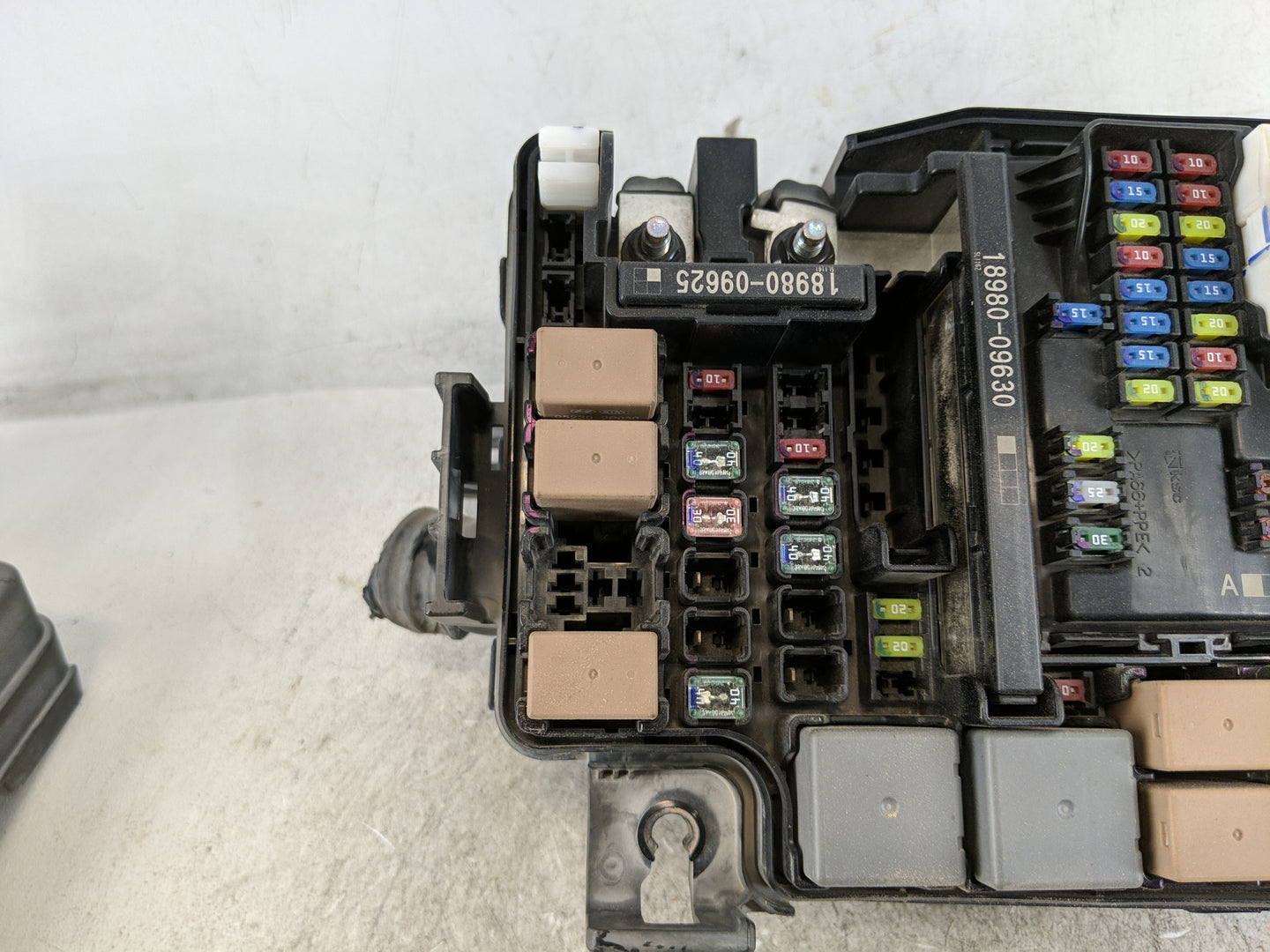 2017 Hyundai Elantra Fusebox Fuse Box Panel Relay Module Fits OEM Used Auto Parts - Oemusedautoparts1.com