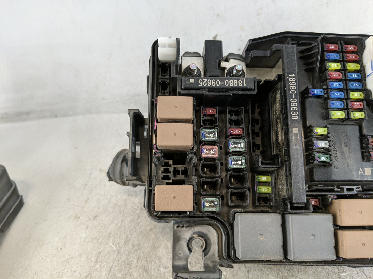2017 Hyundai Elantra Fusebox Fuse Box Panel Relay Module Fits OEM Used Auto Parts - Oemusedautoparts1.com