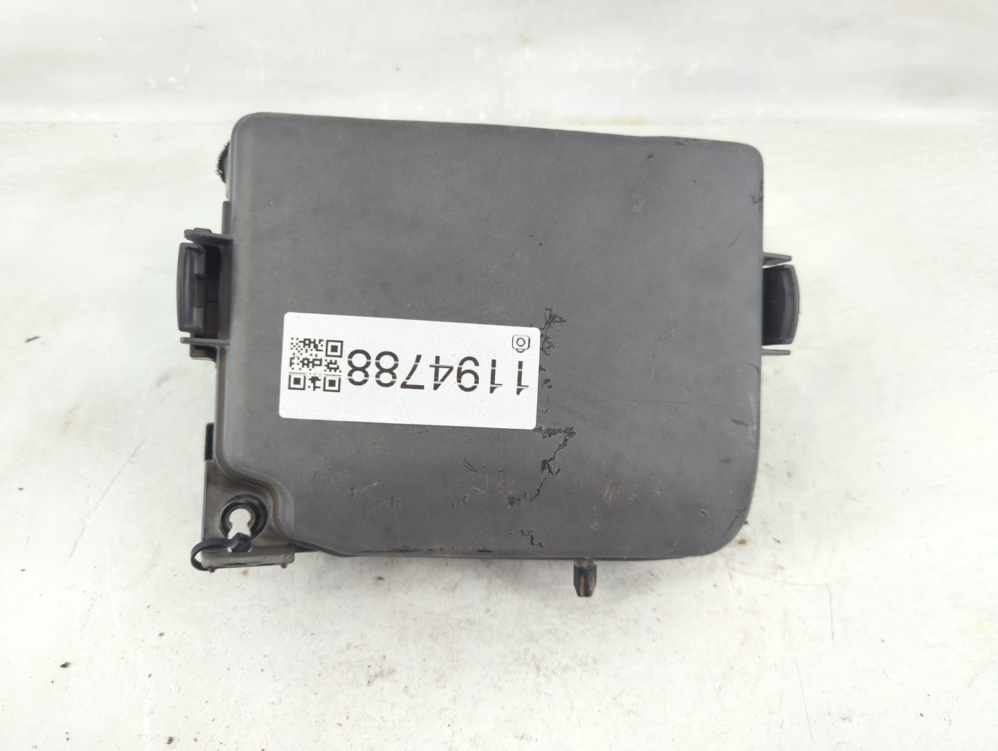 2016-2017 Hyundai Elantra Fusebox Fuse Box Panel Relay Module P/N:91950-A5742 Fits Fits 2016 2017 OEM Used Auto Parts - Oemu