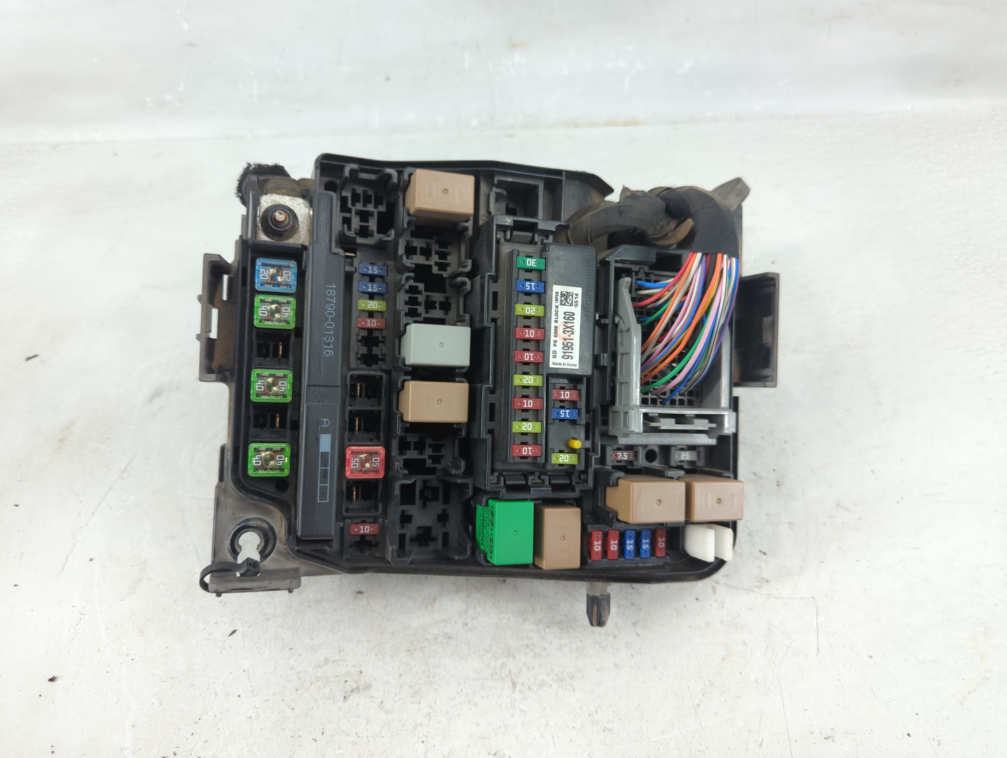 2016-2017 Hyundai Elantra Fusebox Fuse Box Panel Relay Module P/N:91950-A5742 Fits Fits 2016 2017 OEM Used Auto Parts - Oemu