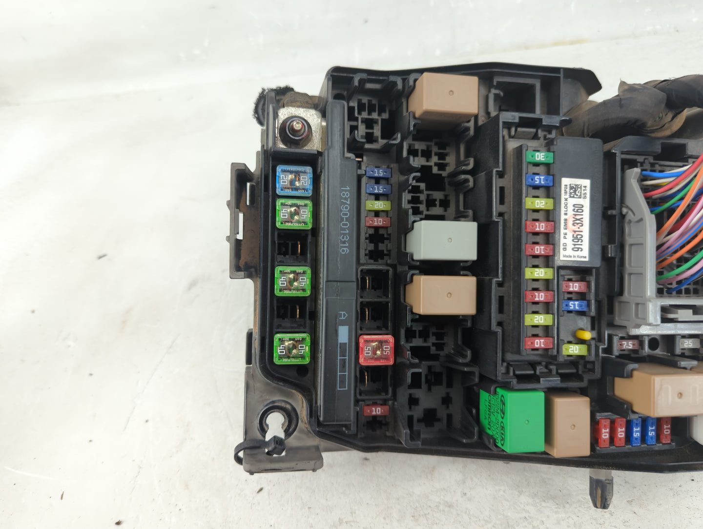 2016-2017 Hyundai Elantra Fusebox Fuse Box Panel Relay Module P/N:91950-A5742 Fits Fits 2016 2017 OEM Used Auto Parts - Oemu