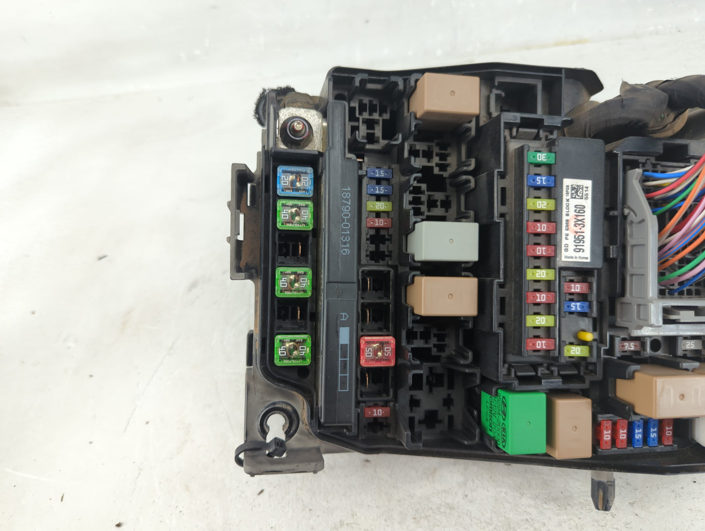 2016-2017 Hyundai Elantra Fusebox Fuse Box Panel Relay Module P/N:91950-A5742 Fits Fits 2016 2017 OEM Used Auto Parts - Oemu