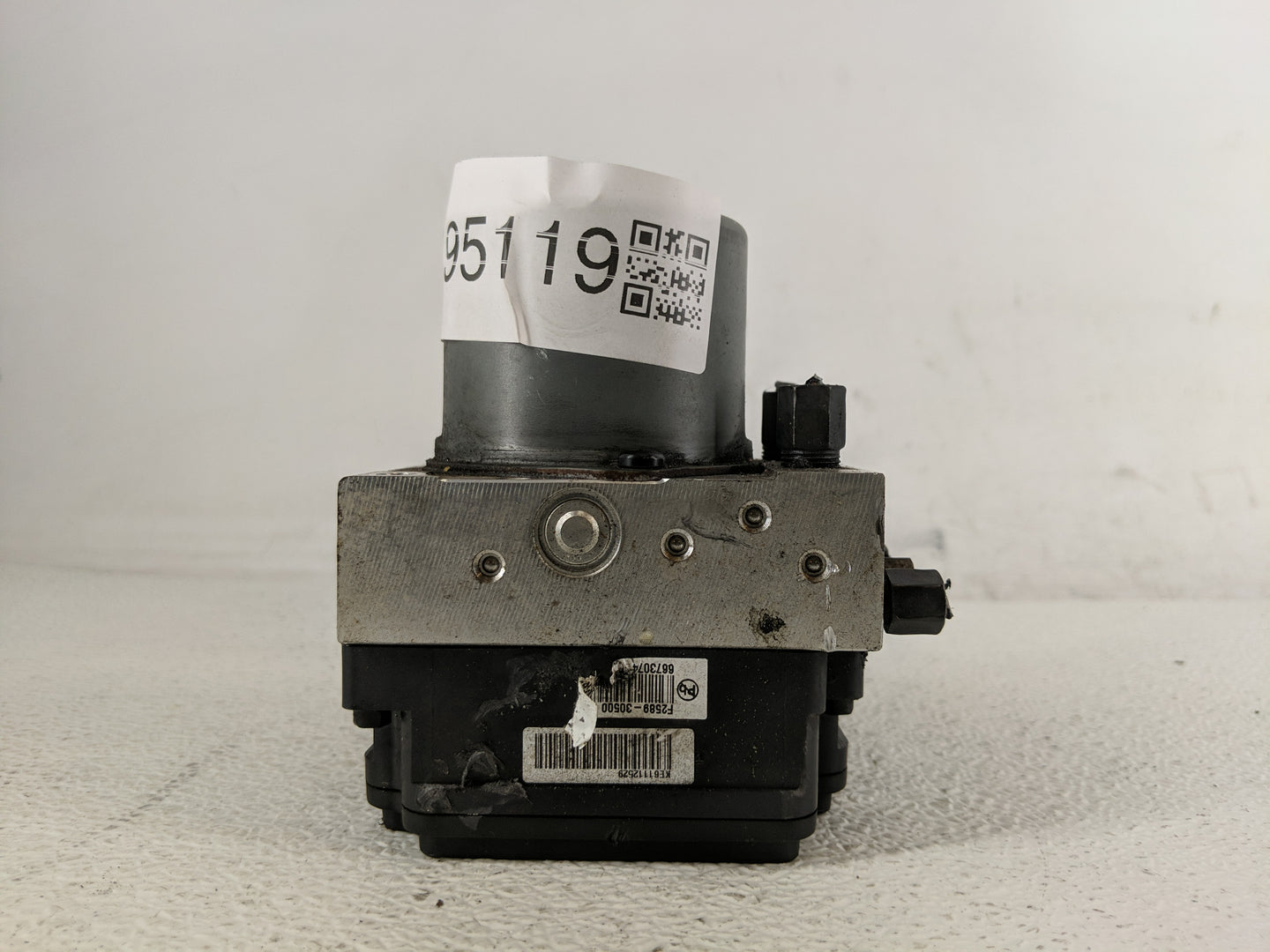 2017-2019 Hyundai Elantra ABS Pump Control Module Replacement P/N:58900-F2500 Fits Fits 2017 2018 2019 OEM Used Auto Parts -