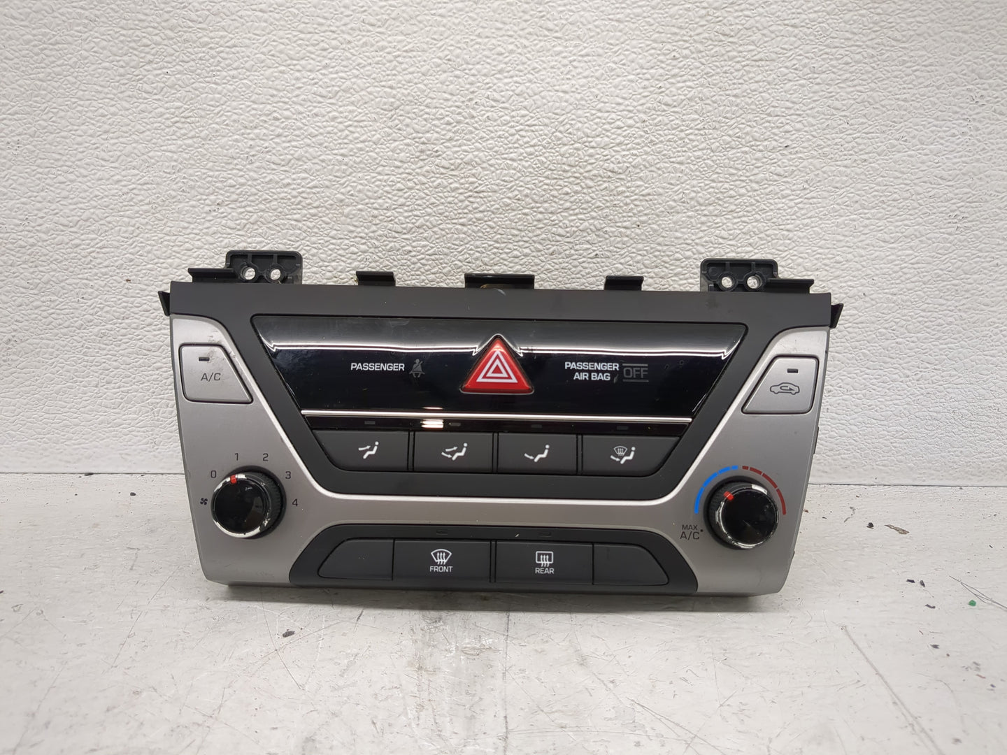 2017-2018 Hyundai Elantra Climate Control Module Temperature AC/Heater Replacement Fits Fits 2017 2018 OEM Used Auto Parts -