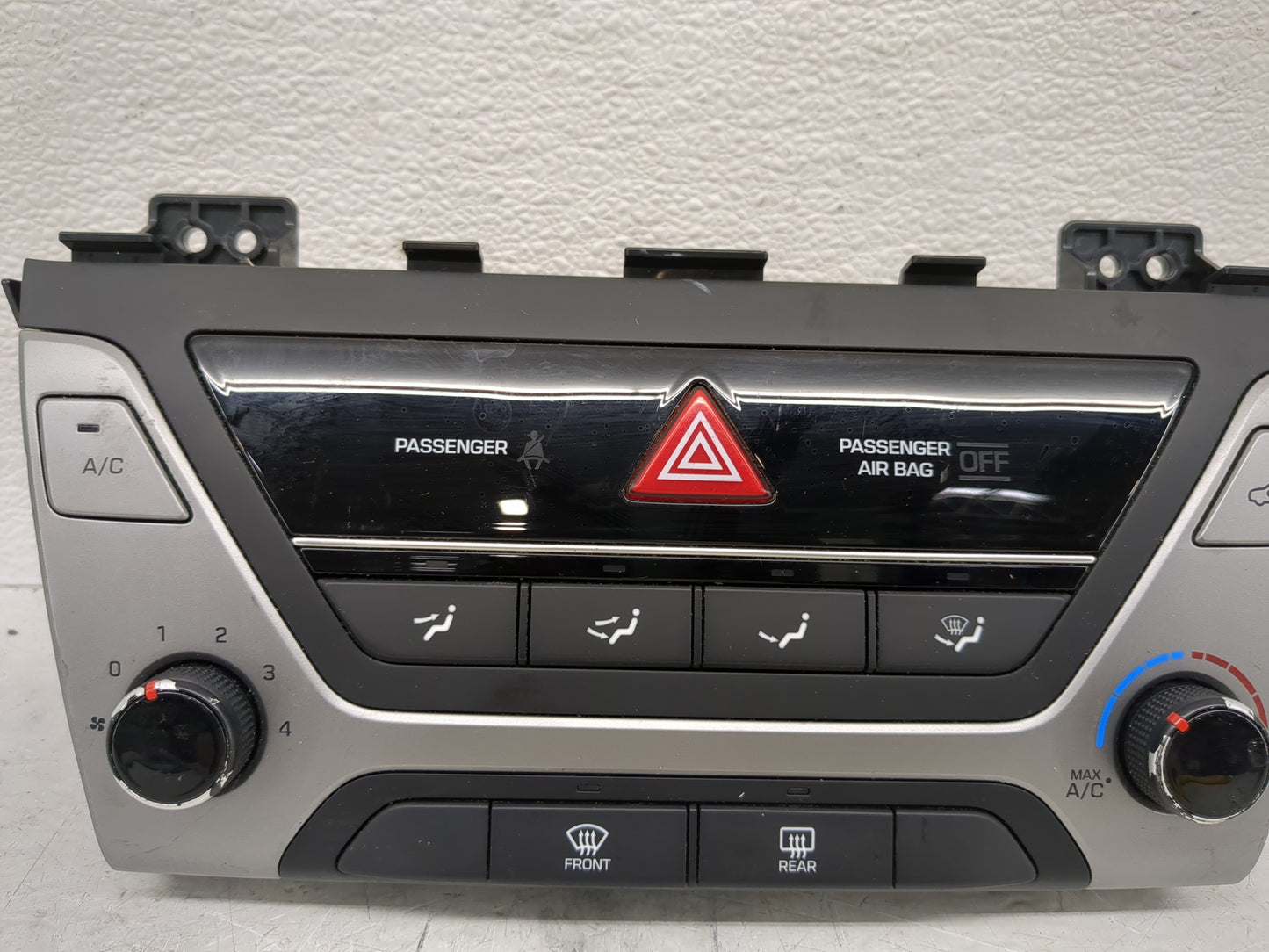 2017-2018 Hyundai Elantra Climate Control Module Temperature AC/Heater Replacement Fits Fits 2017 2018 OEM Used Auto Parts -