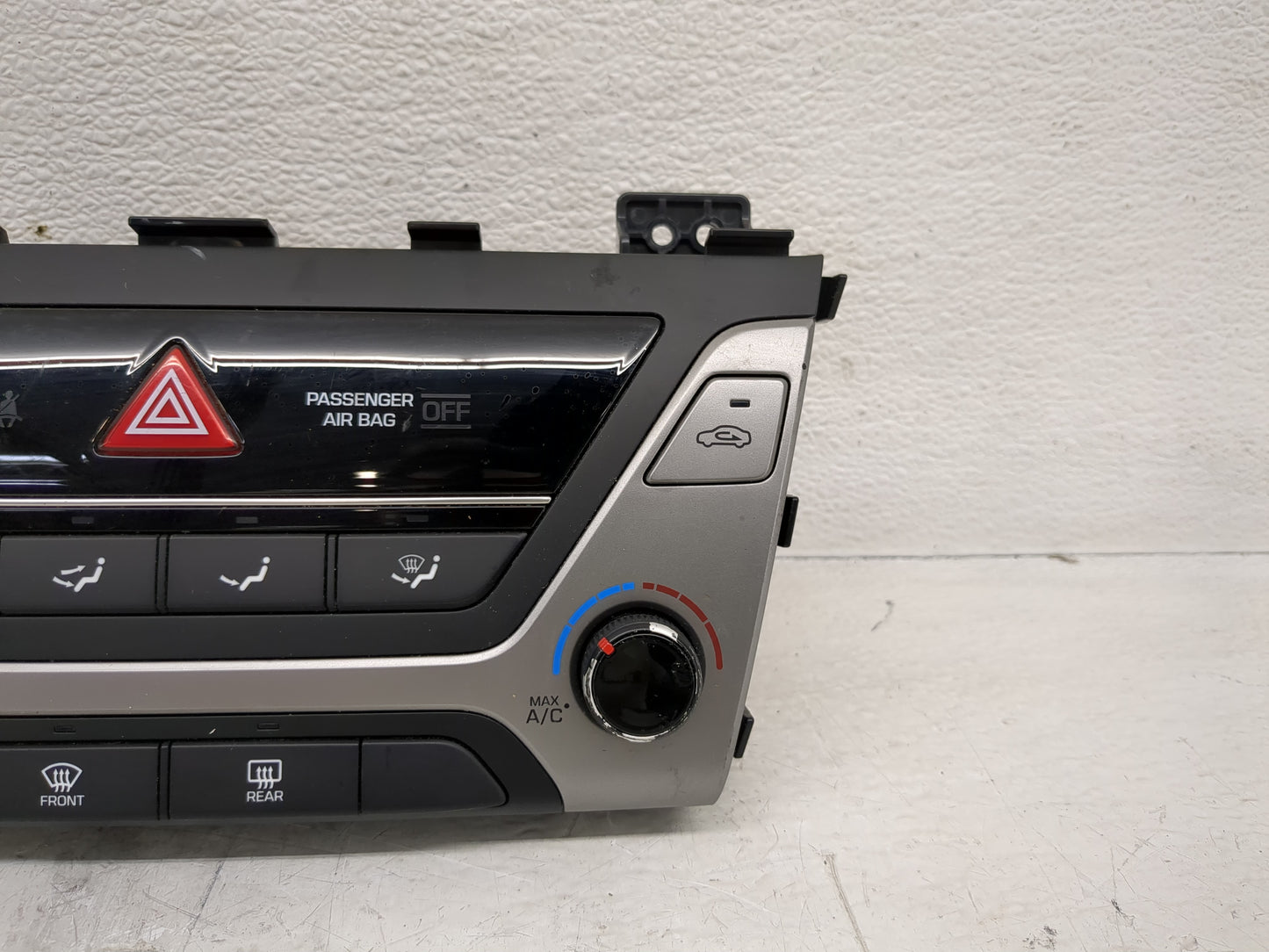 2017-2018 Hyundai Elantra Climate Control Module Temperature AC/Heater Replacement Fits Fits 2017 2018 OEM Used Auto Parts -