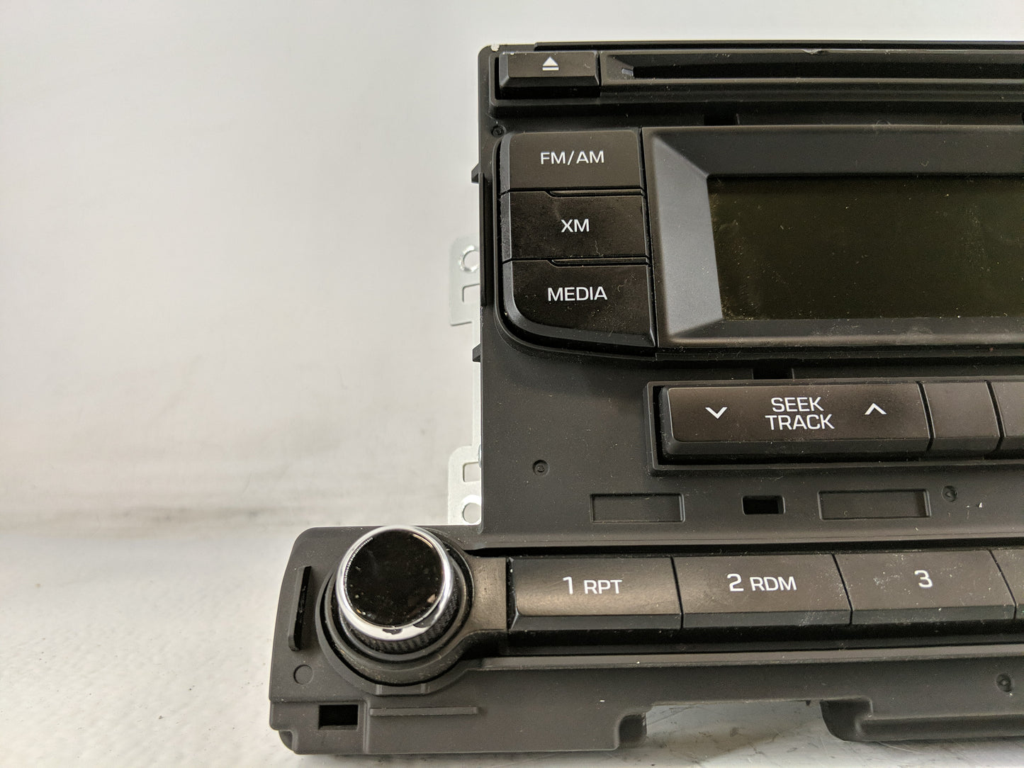 2017-2018 Hyundai Elantra Radio AM FM Cd Player Receiver Replacement Fits Fits 2017 2018 OEM Used Auto Parts - Oemusedautopa