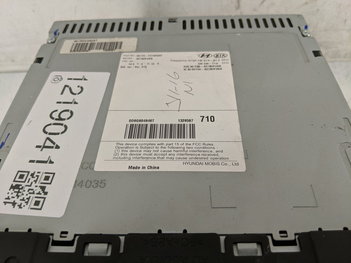 2017-2018 Hyundai Elantra Radio AM FM Cd Player Receiver Replacement Fits Fits 2017 2018 OEM Used Auto Parts - Oemusedautopa