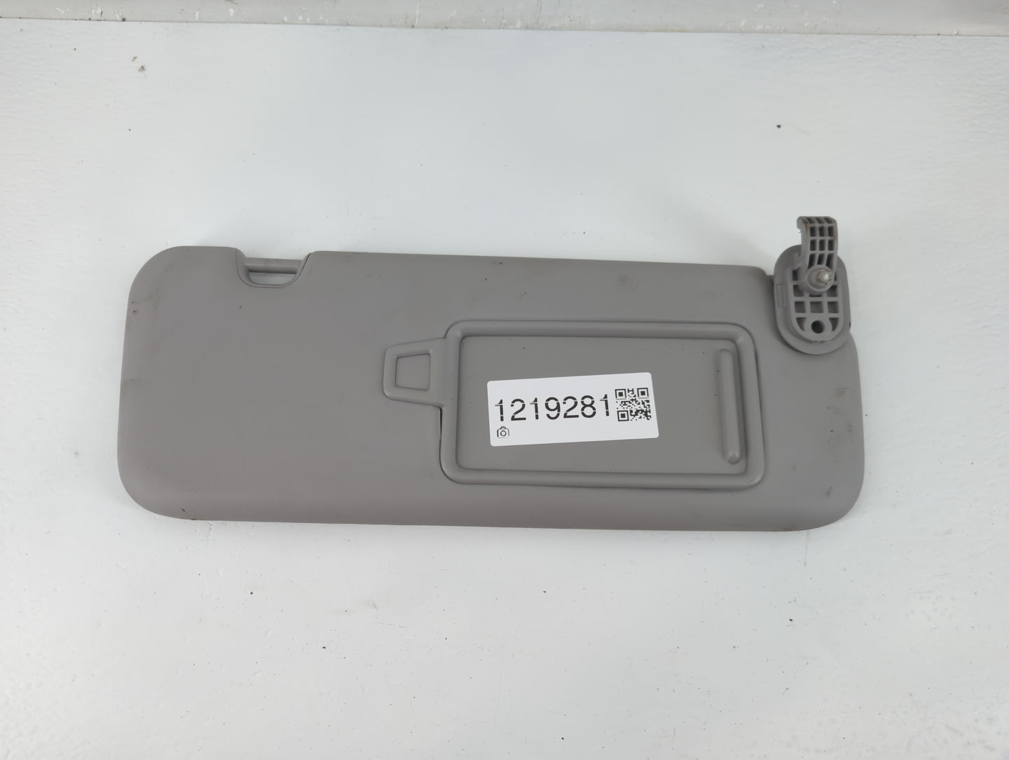 2017-2020 Hyundai Elantra Sun Visor Shade Replacement Passenger Right Mirror Fits Fits 2017 2018 2019 2020 OEM Used Auto Par