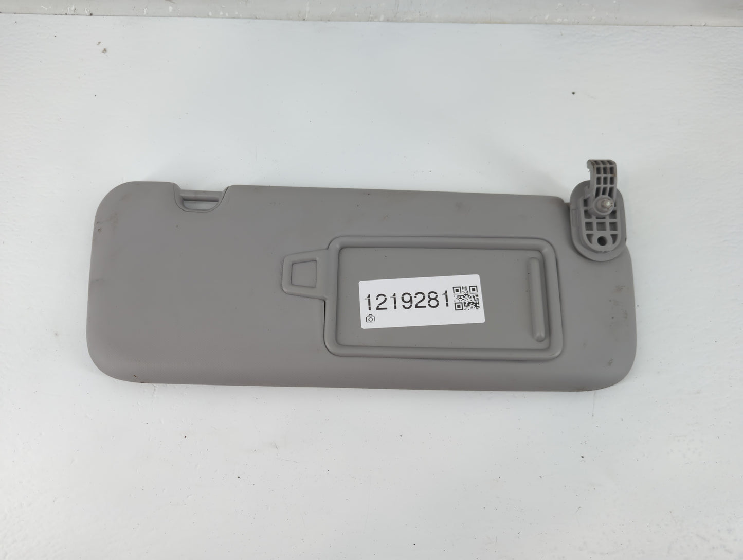 2017-2020 Hyundai Elantra Sun Visor Shade Replacement Passenger Right Mirror Fits Fits 2017 2018 2019 2020 OEM Used Auto Par