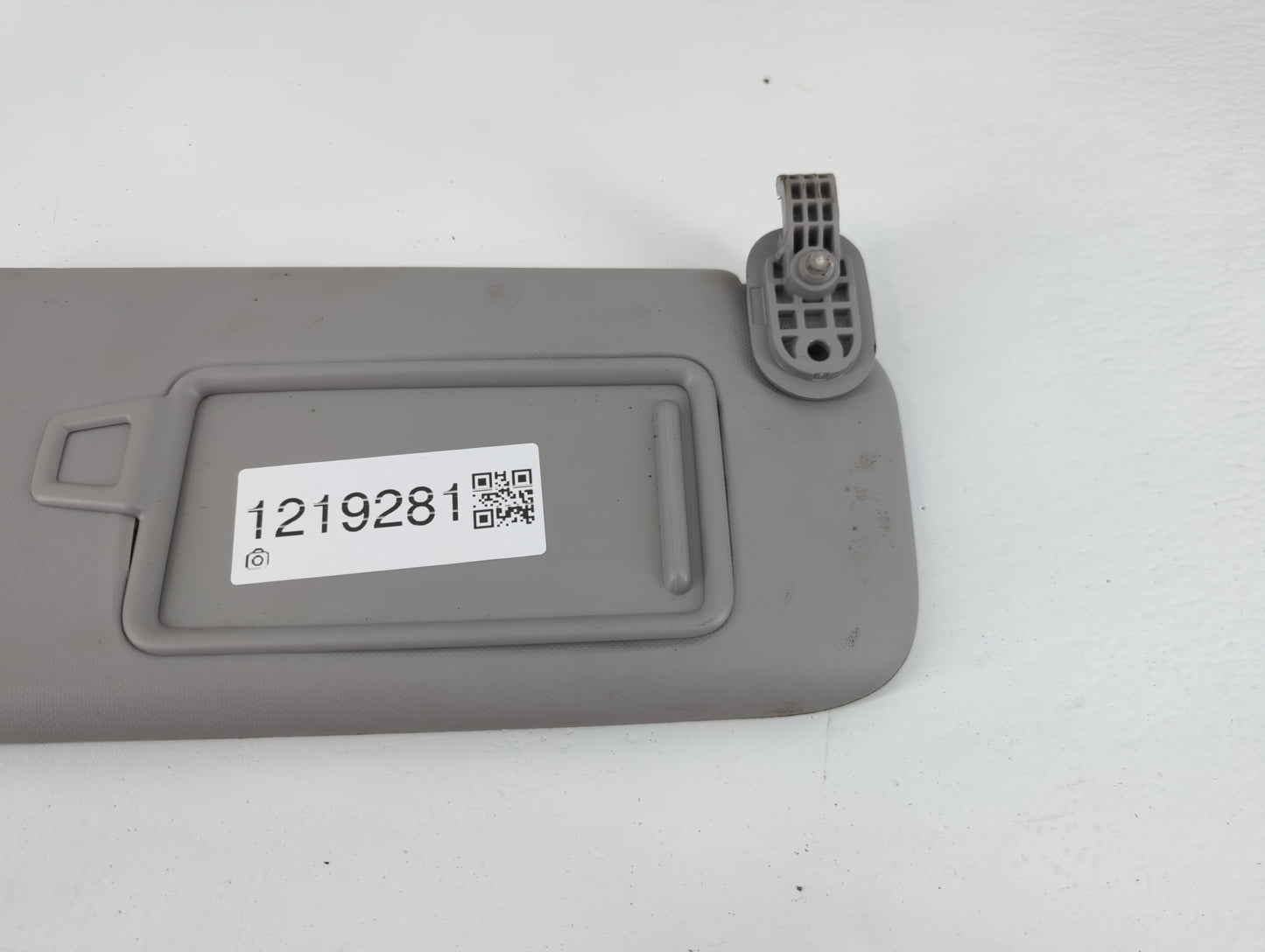 2017-2020 Hyundai Elantra Sun Visor Shade Replacement Passenger Right Mirror Fits Fits 2017 2018 2019 2020 OEM Used Auto Par