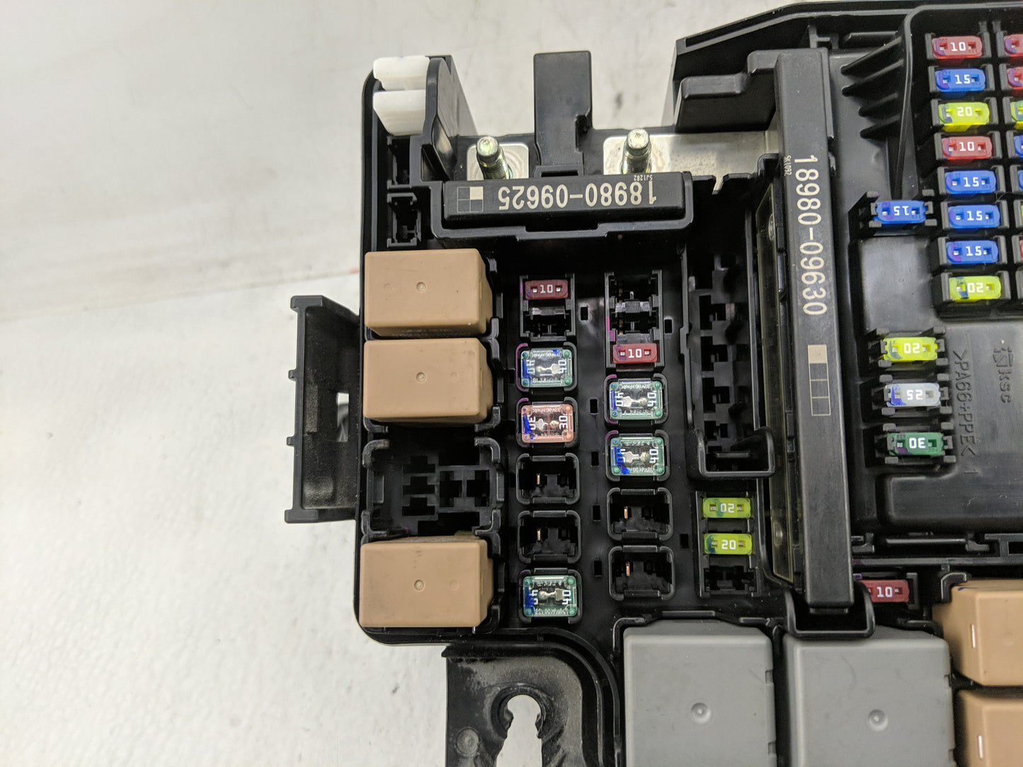 2017 Hyundai Elantra Fusebox Fuse Box Panel Relay Module Fits OEM Used Auto Parts - Oemusedautoparts1.com