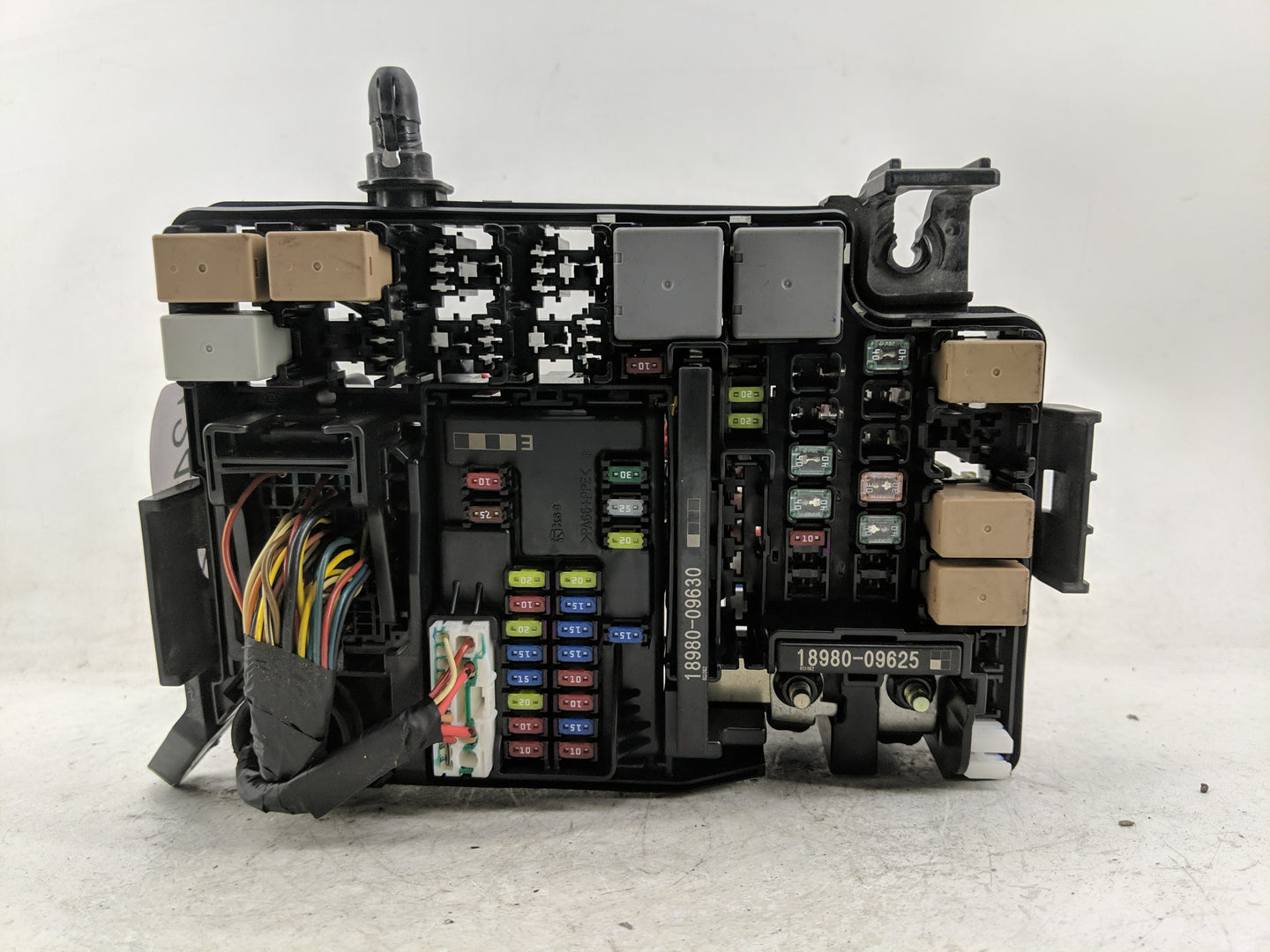 2017 Hyundai Elantra Fusebox Fuse Box Panel Relay Module Fits OEM Used Auto Parts - Oemusedautoparts1.com