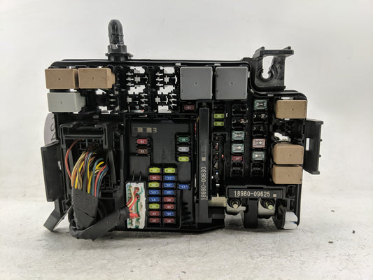 2017 Hyundai Elantra Fusebox Fuse Box Panel Relay Module Fits OEM Used Auto Parts - Oemusedautoparts1.com