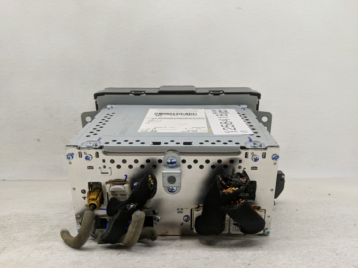 2017-2018 Hyundai Elantra Radio AM FM Cd Player Receiver Replacement P/N:96160-F2100UAT Fits Fits 2017 2018 OEM Used Auto Pa