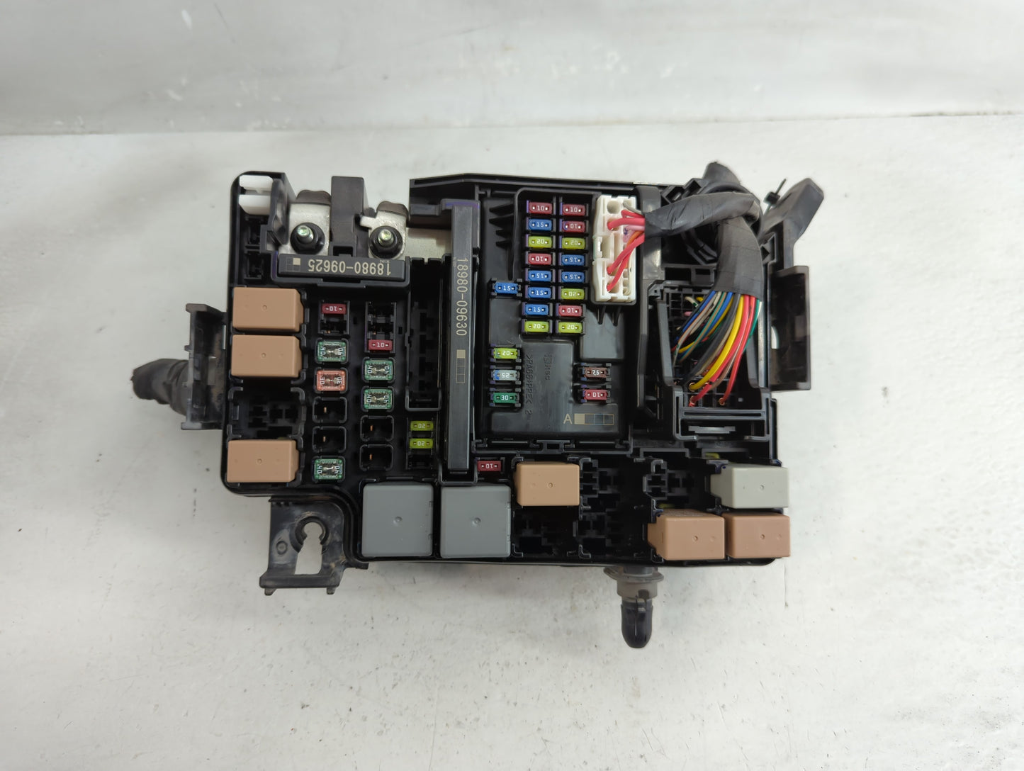 2017 Hyundai Elantra Fusebox Fuse Box Panel Relay Module P/N:91956-F2020 Fits OEM Used Auto Parts - Oemusedautoparts1.com