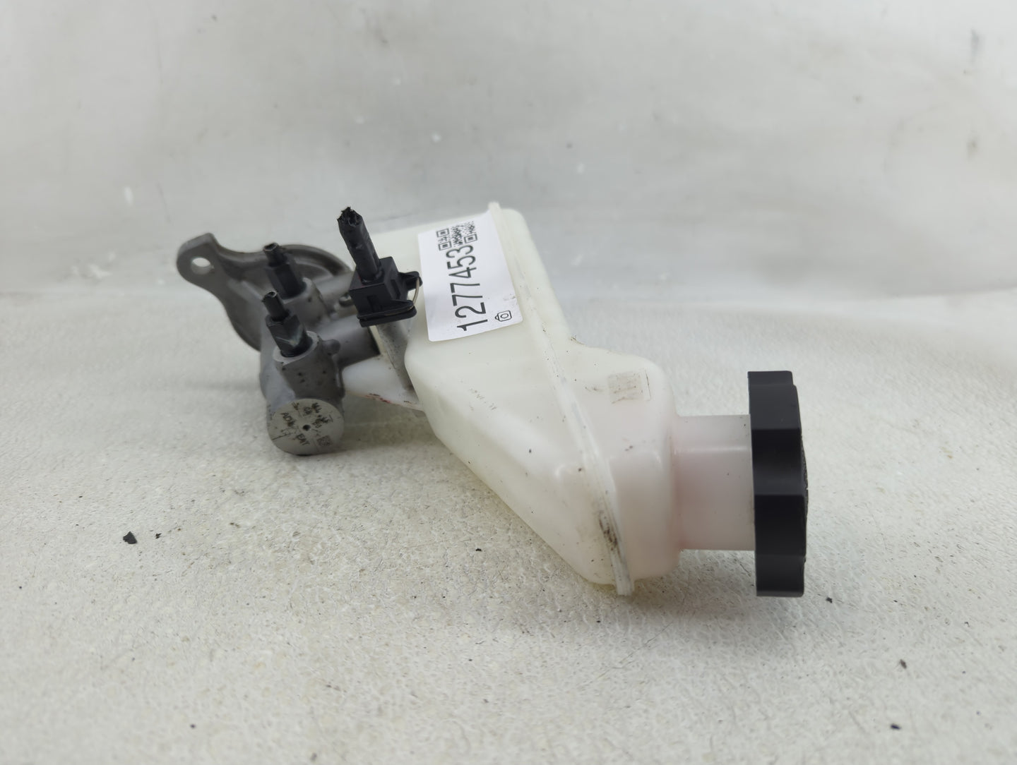 2017-2019 Hyundai Elantra Brake Master Cylinder 1277453 - Oemusedautoparts1.com