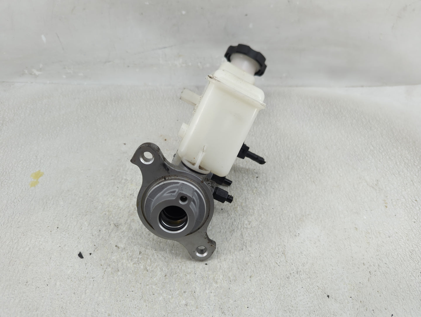 2017-2019 Hyundai Elantra Brake Master Cylinder 1277453 - Oemusedautoparts1.com