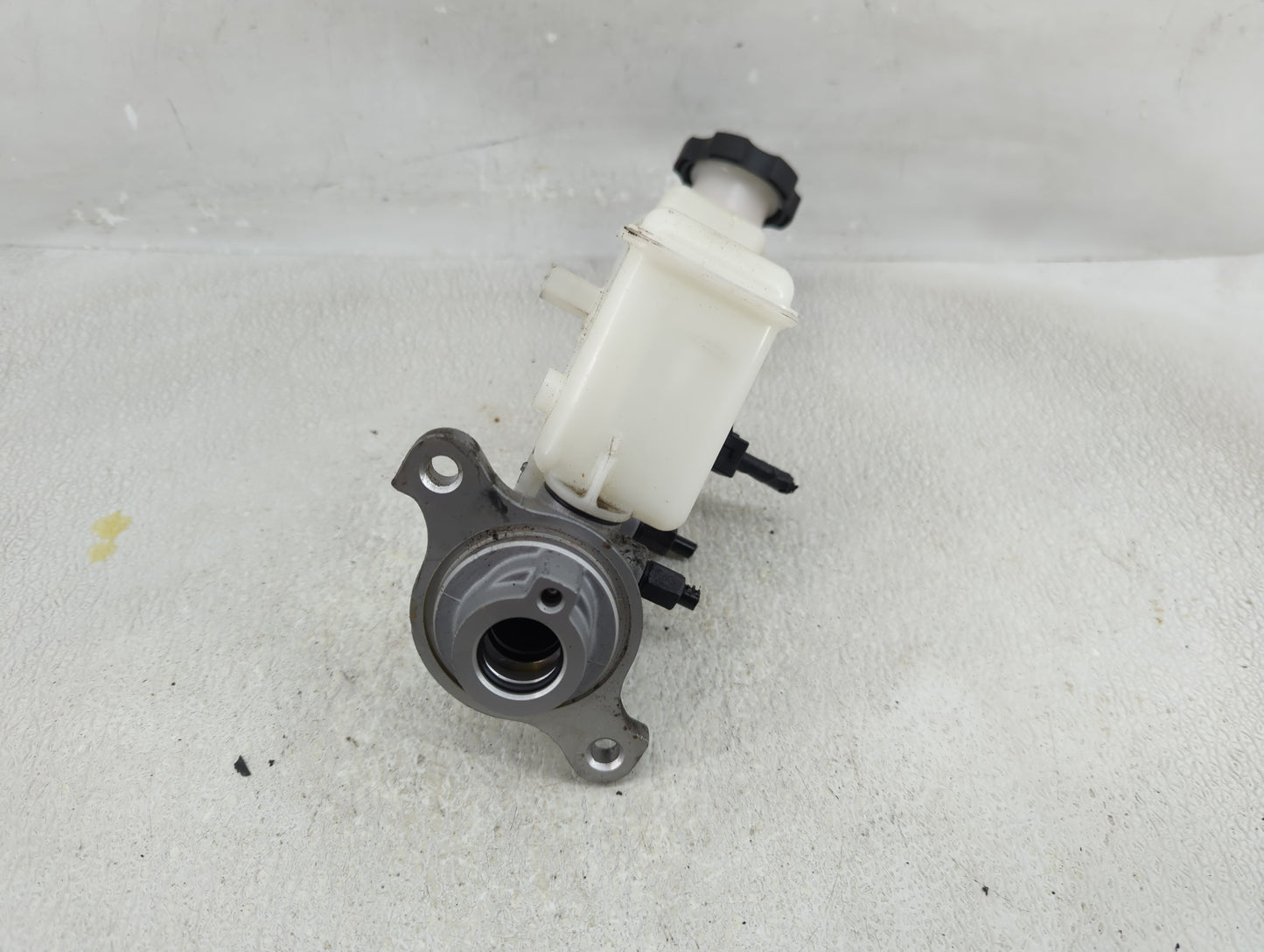 2017-2019 Hyundai Elantra Brake Master Cylinder 1277453 - Oemusedautoparts1.com