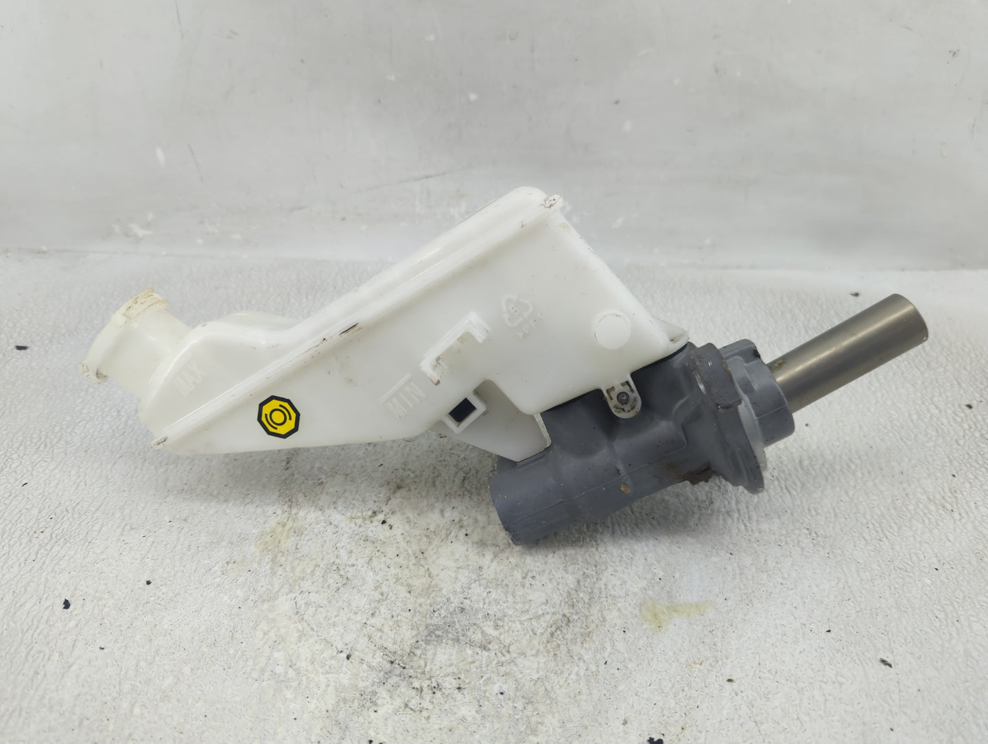 2017-2019 Hyundai Elantra Brake Master Cylinder - Oemusedautoparts1.com