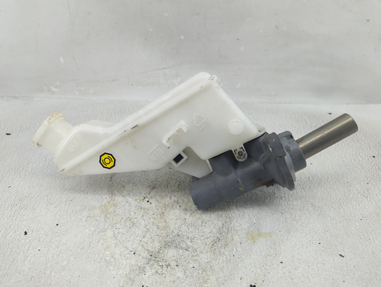 2017-2019 Hyundai Elantra Brake Master Cylinder - Oemusedautoparts1.com